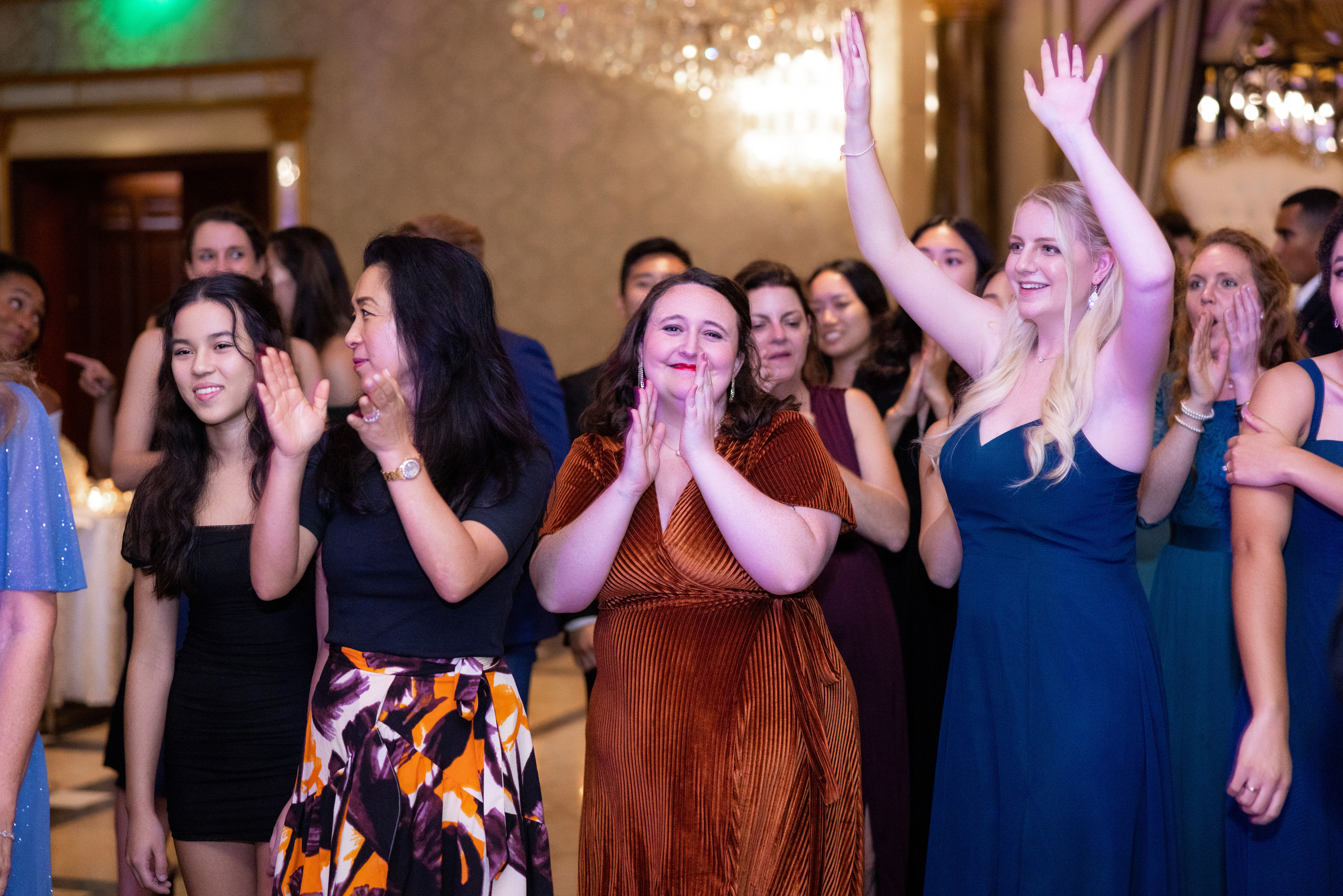 Ester & Conner. Wedding and Event photography, Kisses + Veil