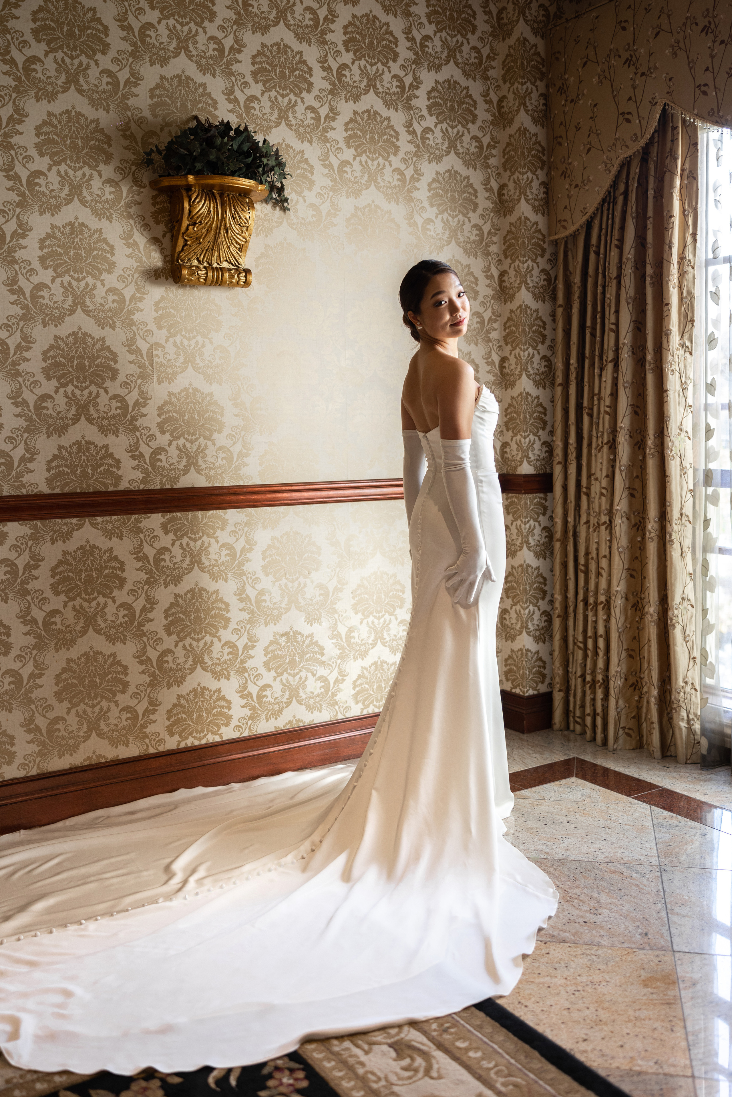 Ester & Conner. Wedding and Event photography, Kisses + Veil