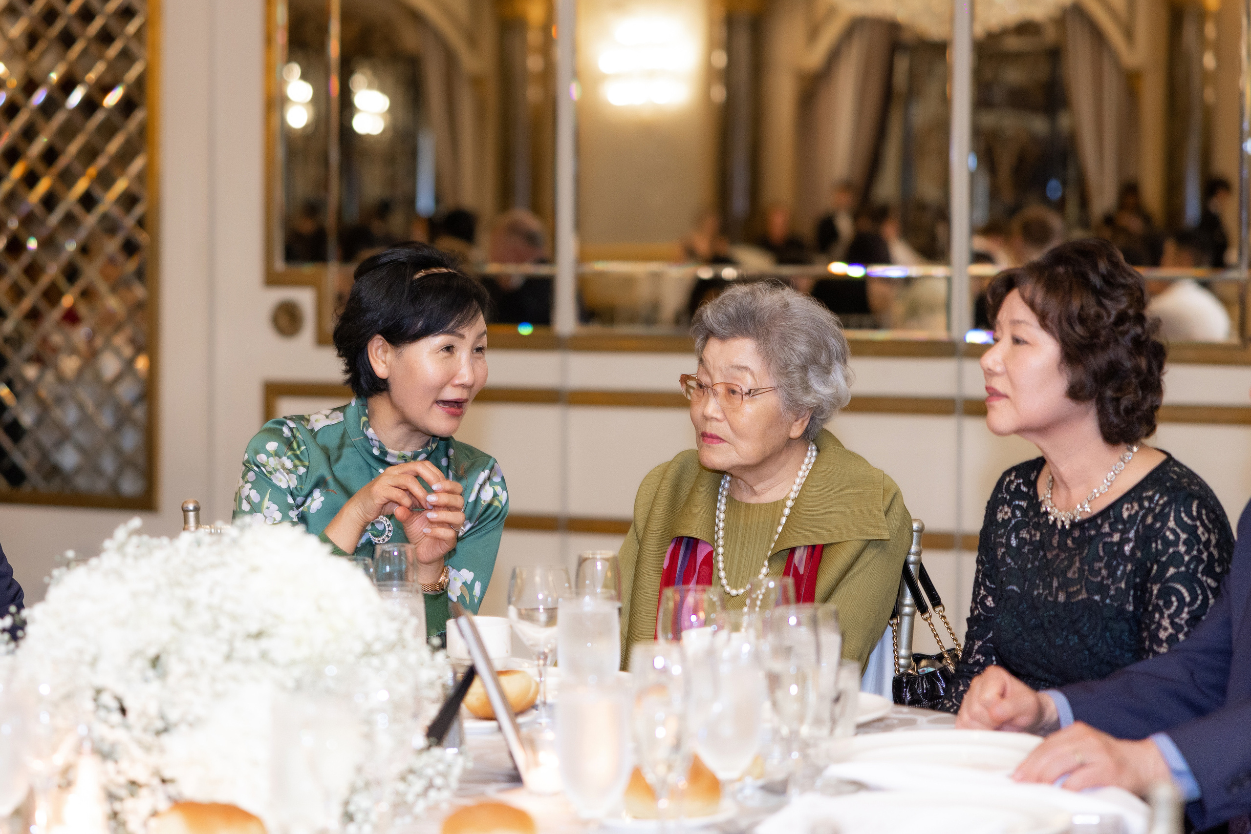 Ester & Conner. Wedding and Event photography, Kisses + Veil