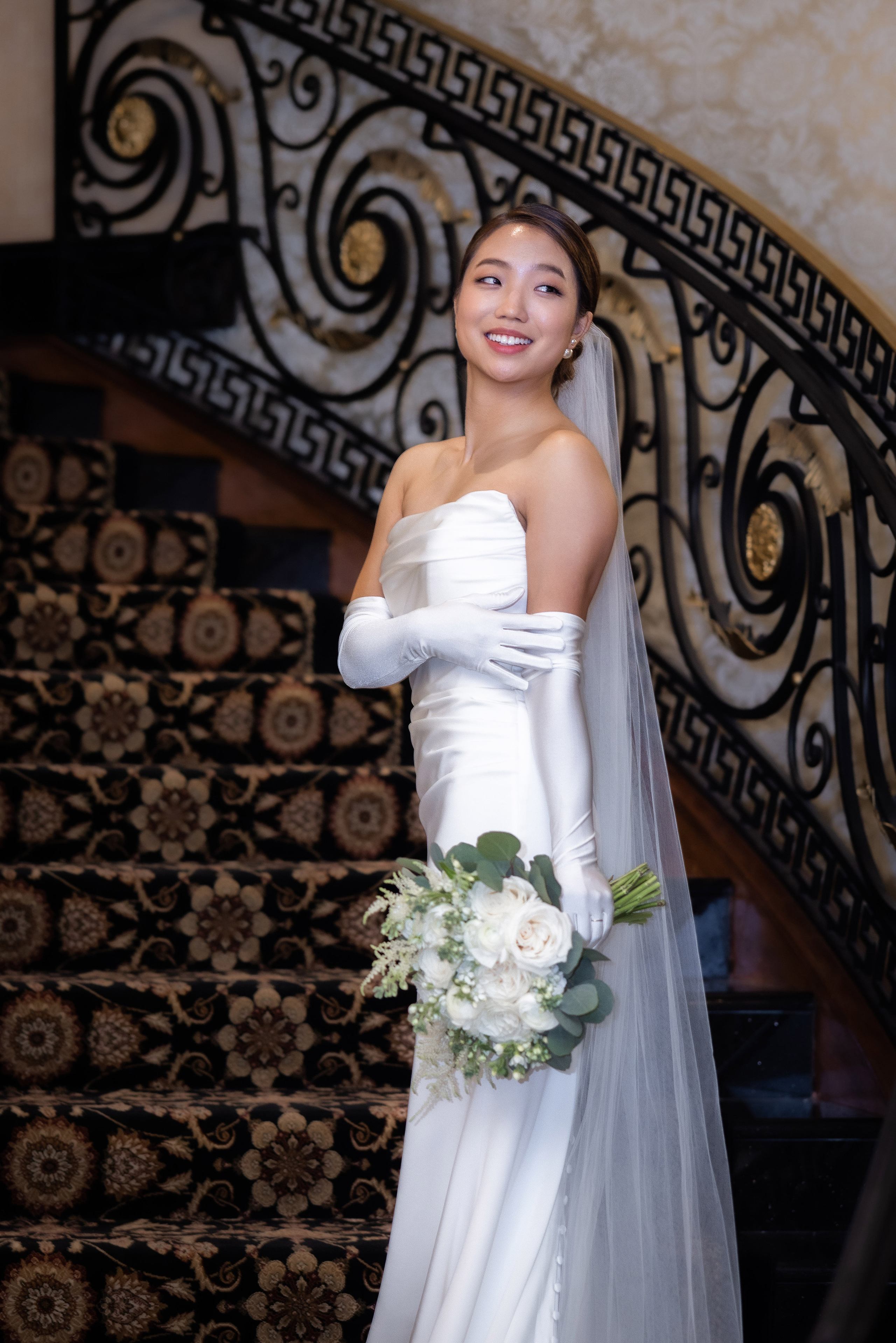 Ester & Conner. Wedding and Event photography, Kisses + Veil