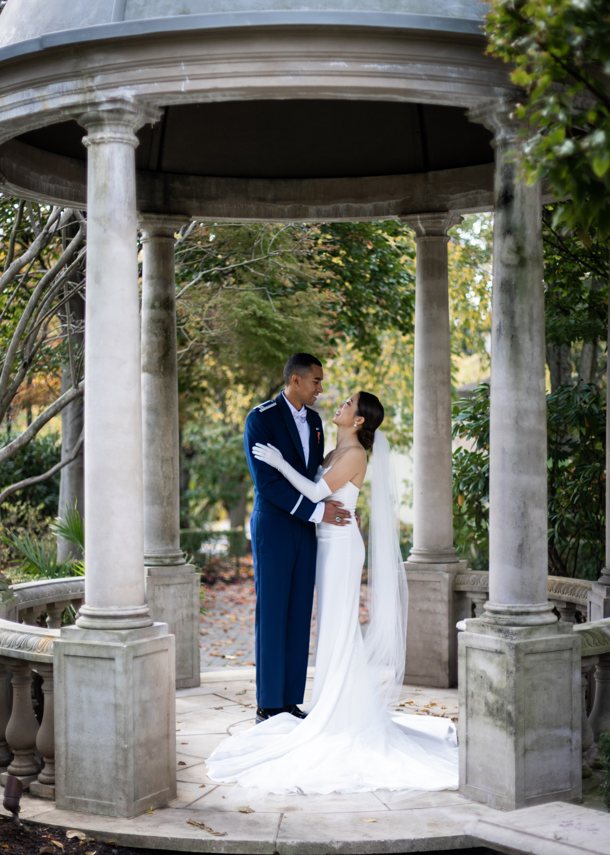 Ester & Conner. Wedding and Event photography, Kisses + Veil