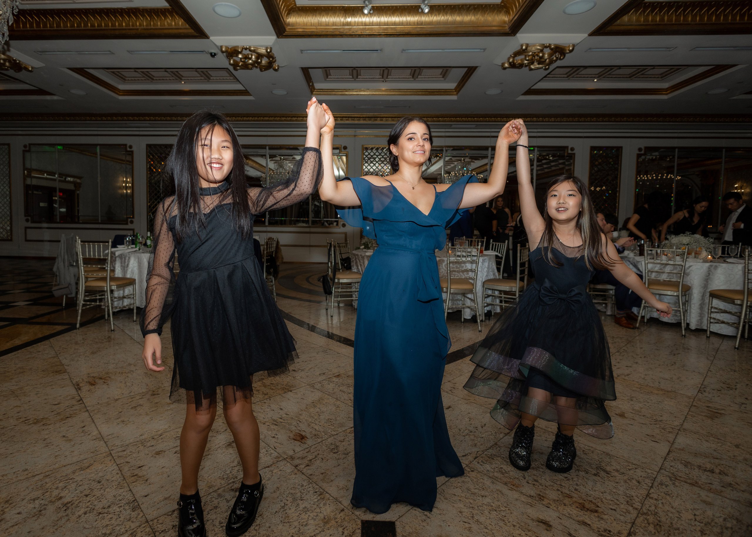 Ester & Conner. Wedding and Event photography, Kisses + Veil