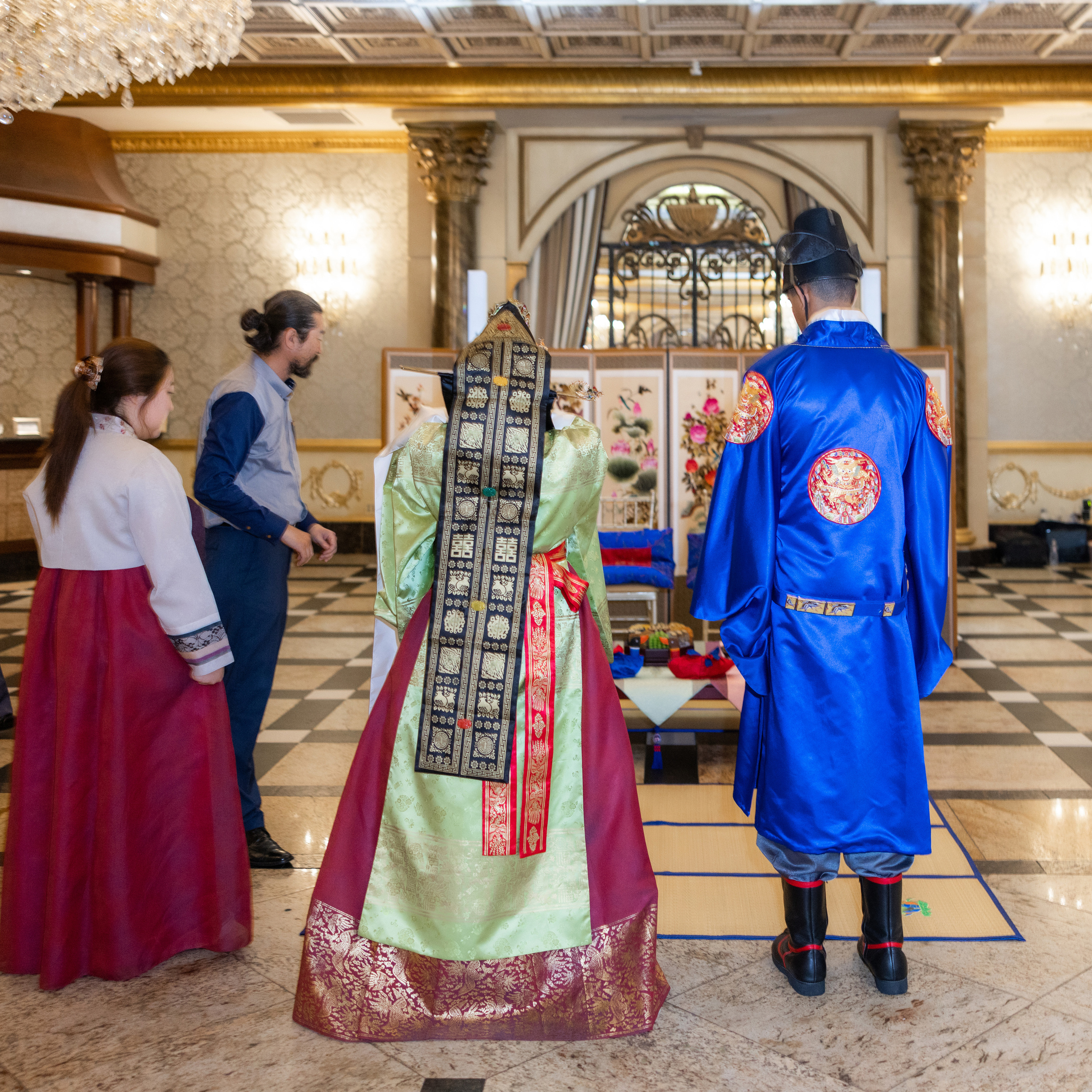 Ester & Conner. Wedding and Event photography, Kisses + Veil