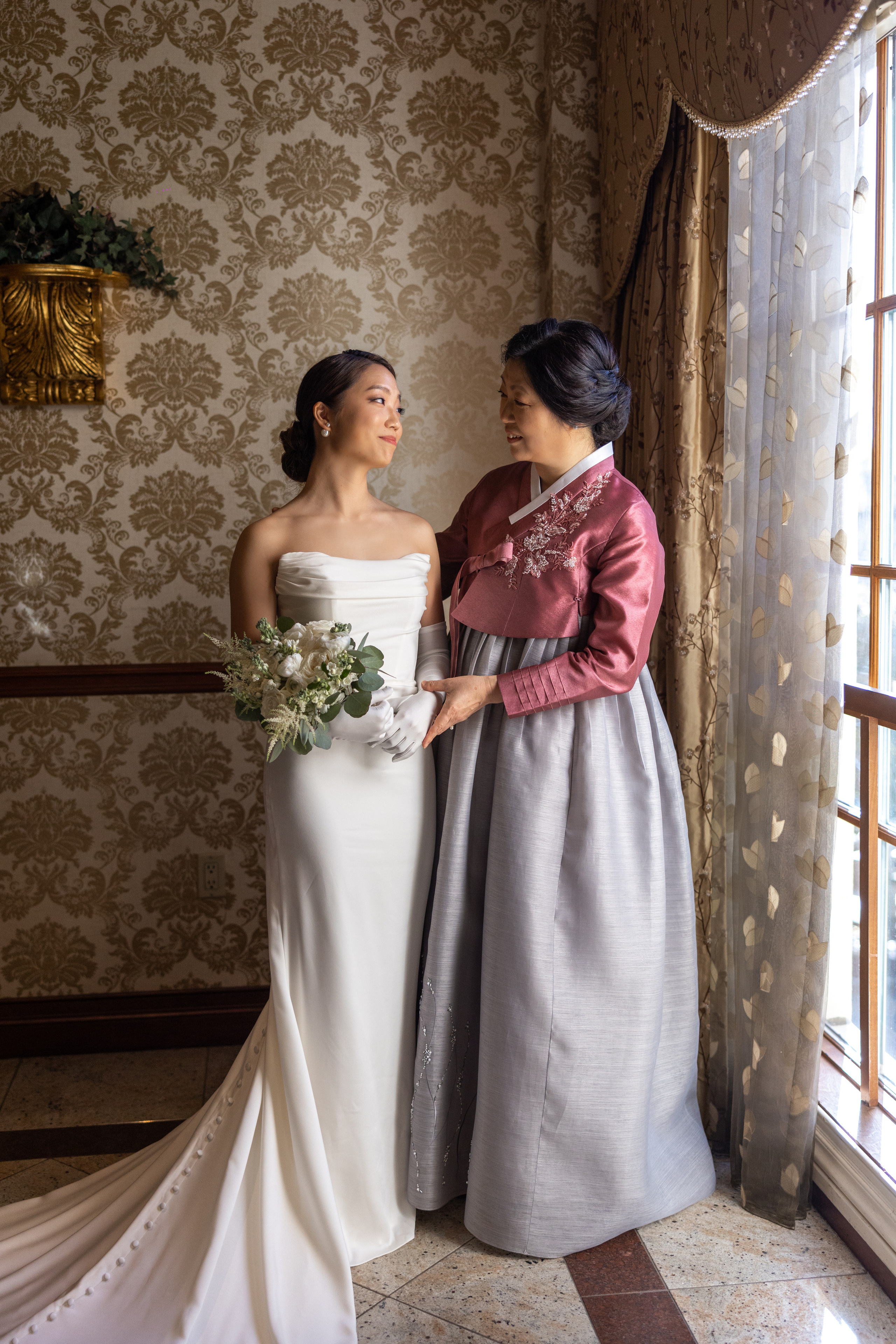 Ester & Conner. Wedding and Event photography, Kisses + Veil