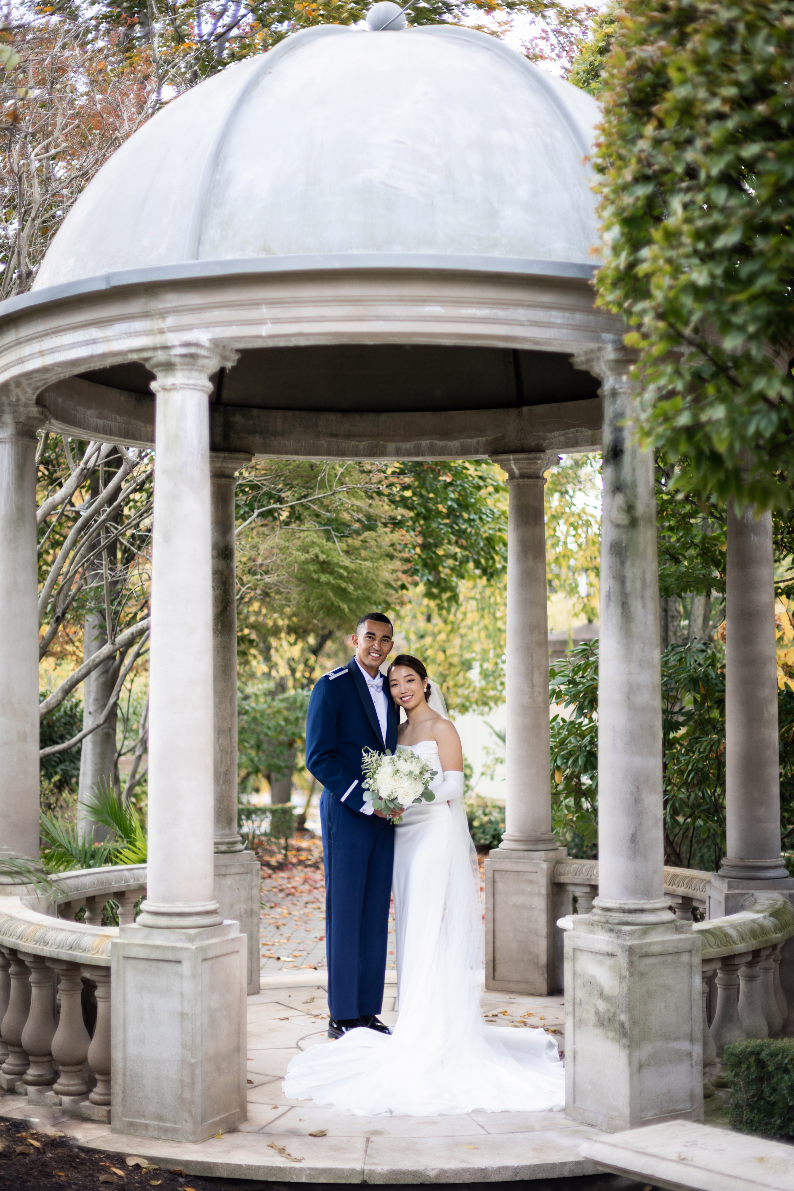 Ester & Conner. Wedding and Event photography, Kisses + Veil