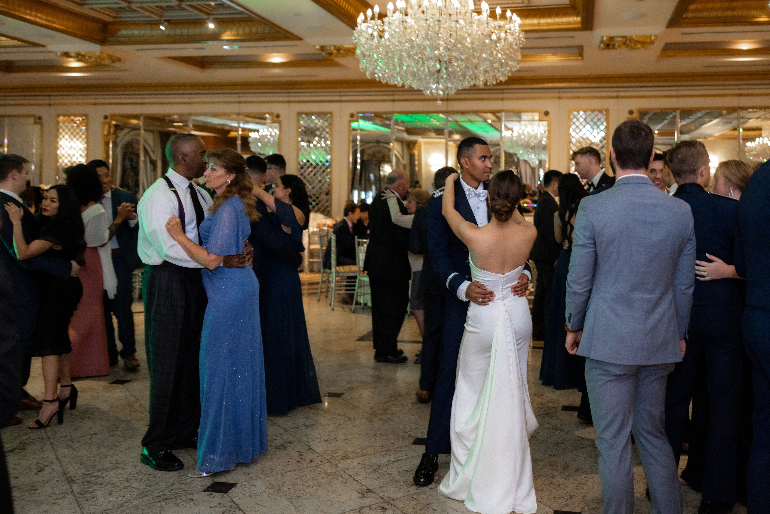 Ester & Conner. Wedding and Event photography, Kisses + Veil