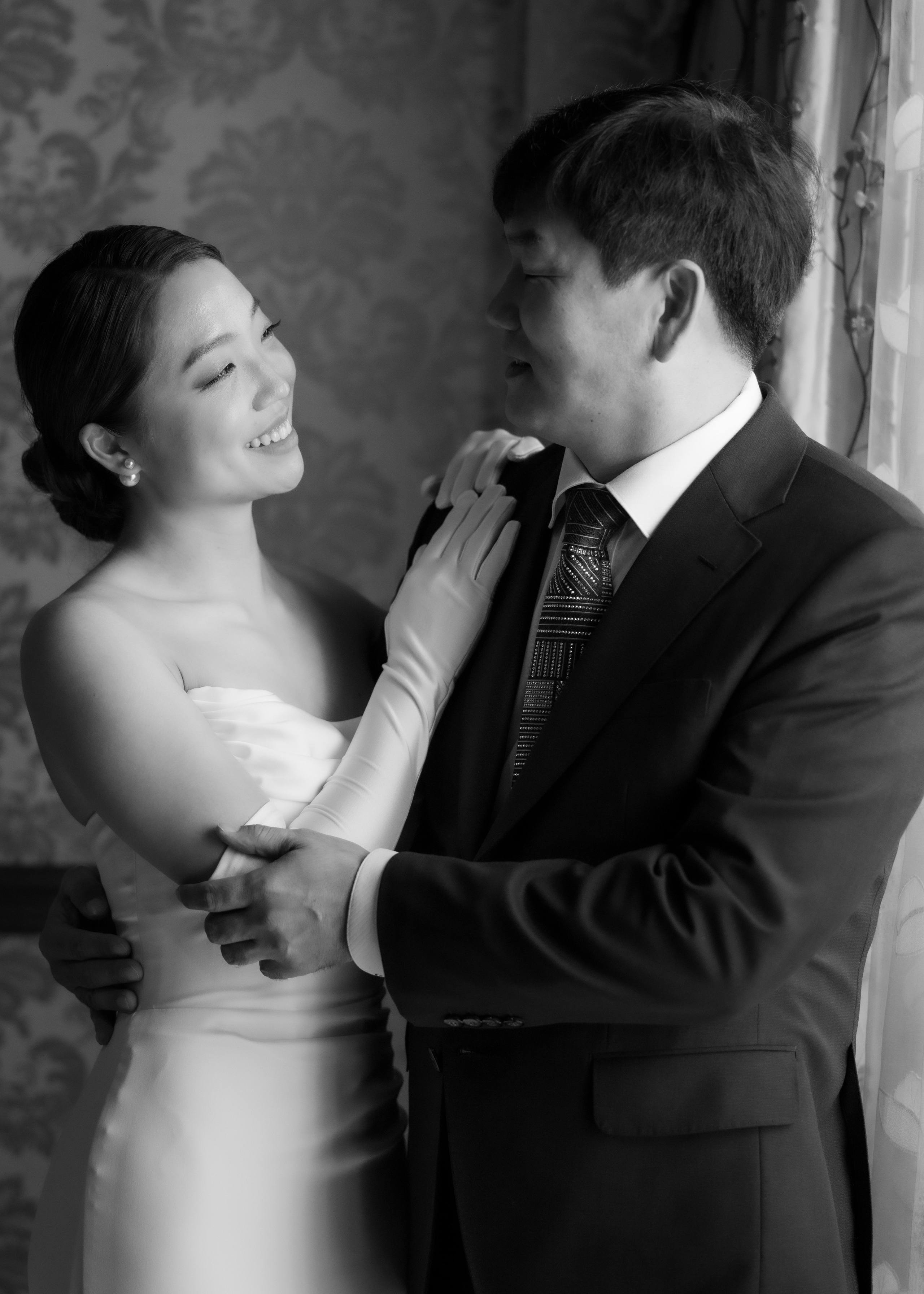 Ester & Conner. Wedding and Event photography, Kisses + Veil