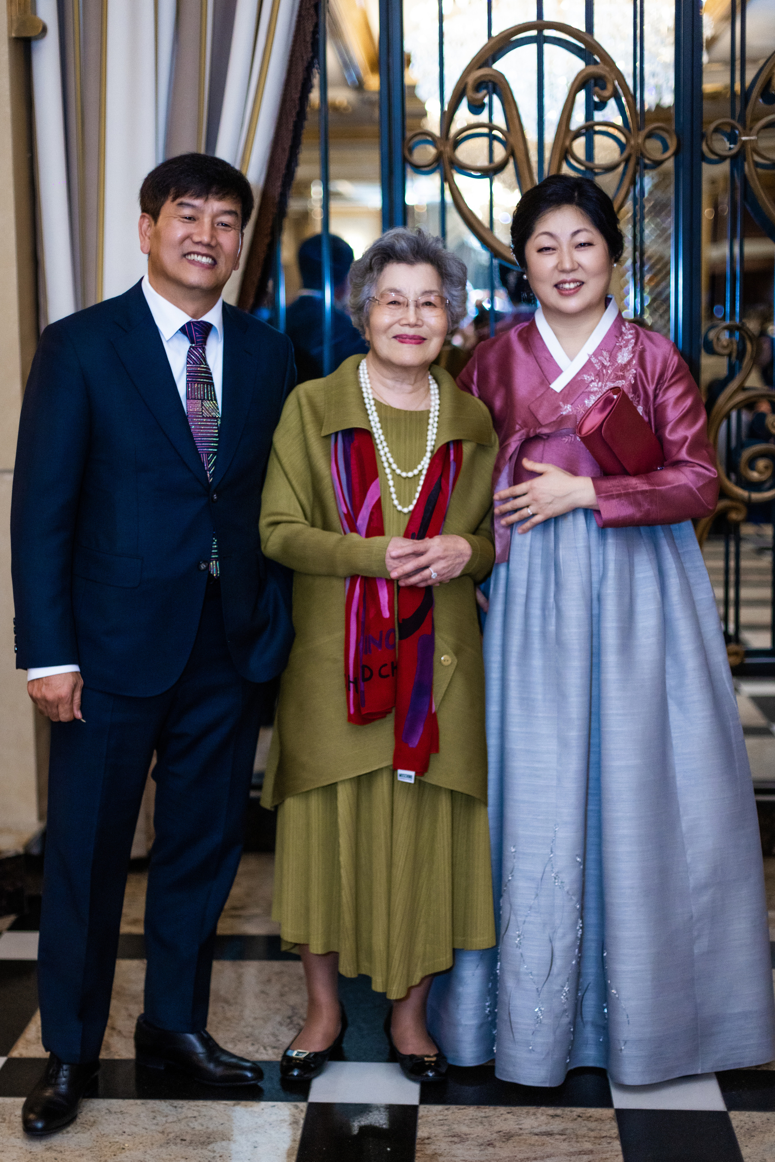 Ester & Conner. Wedding and Event photography, Kisses + Veil