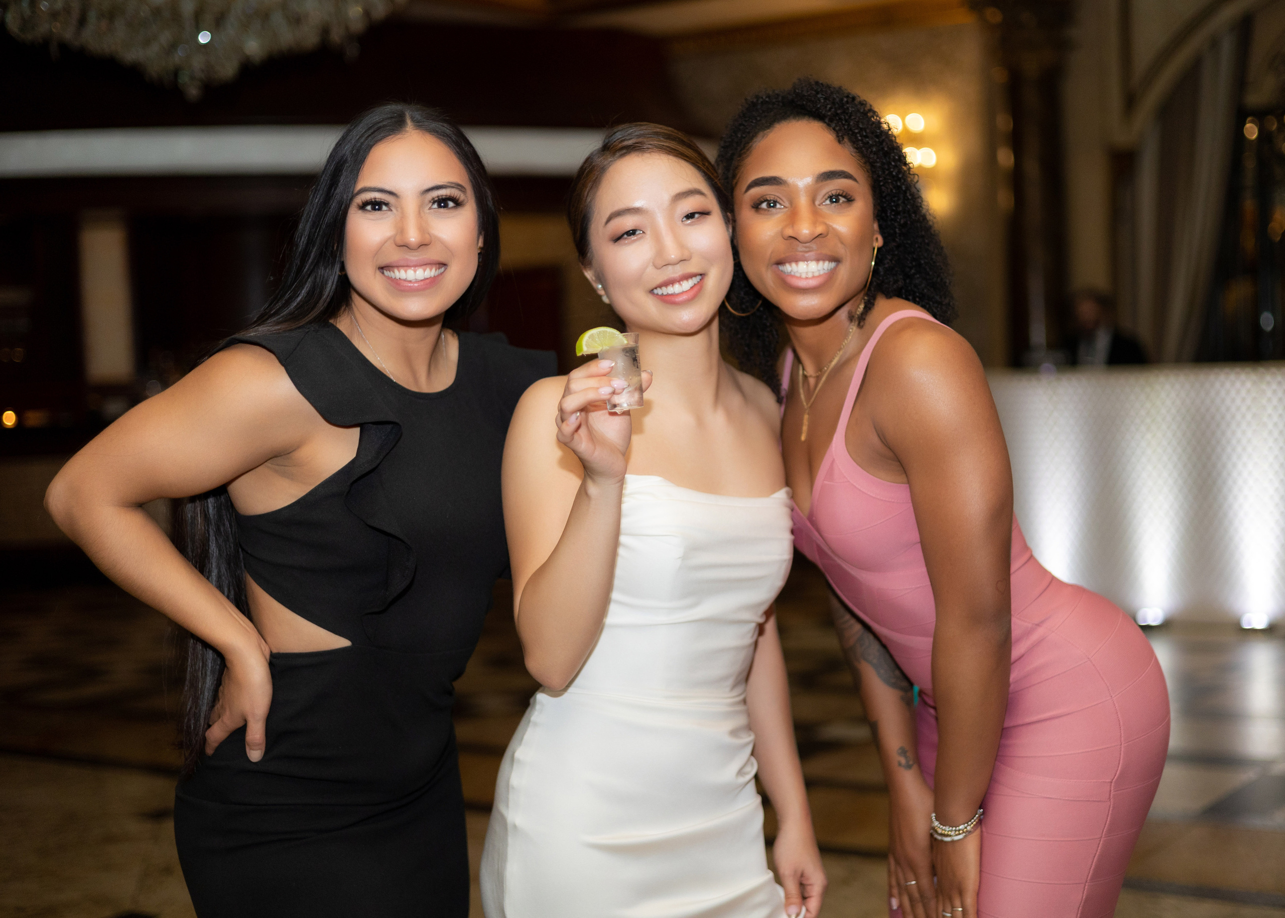 Ester & Conner. Wedding and Event photography, Kisses + Veil