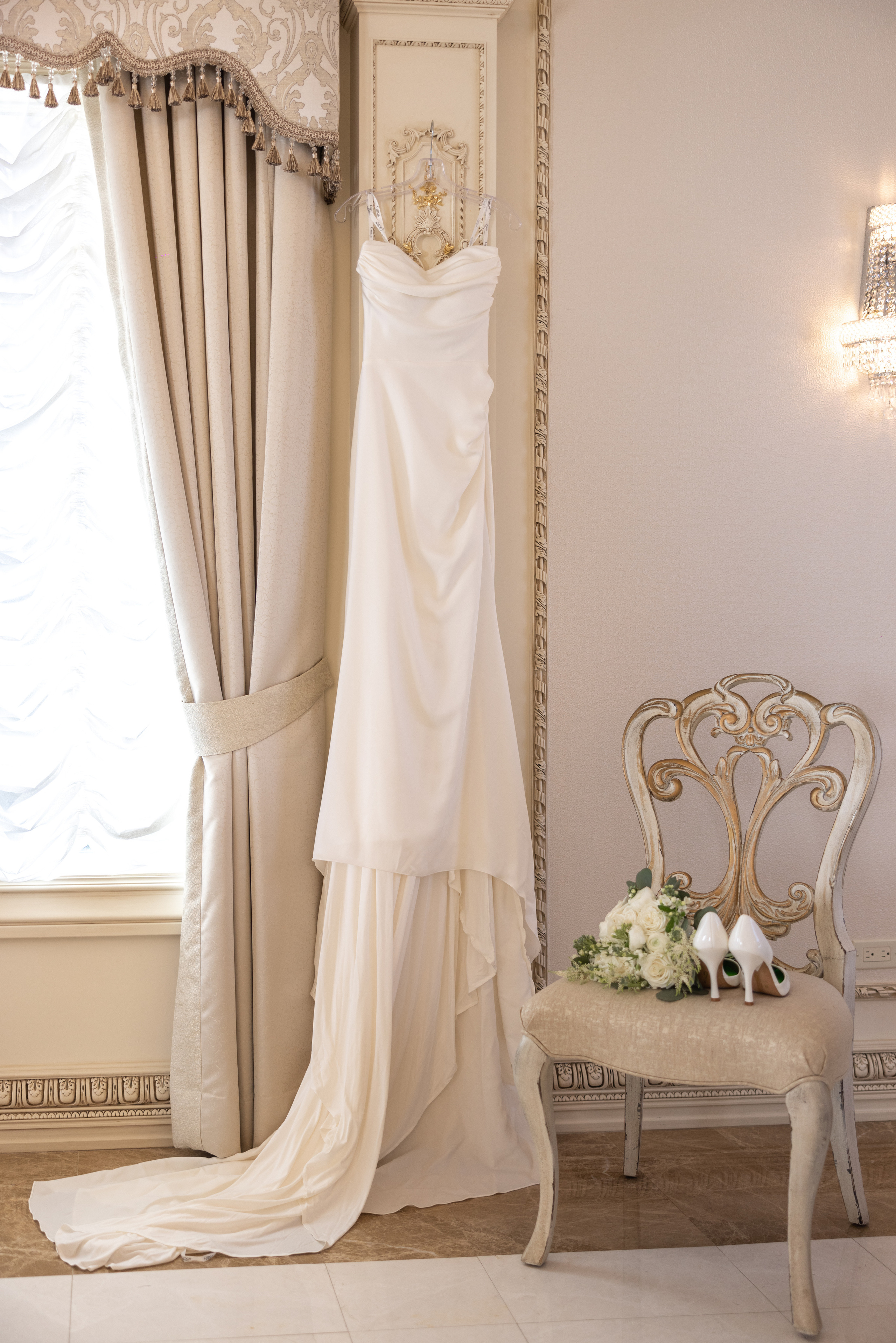 Ester & Conner. Wedding and Event photography, Kisses + Veil