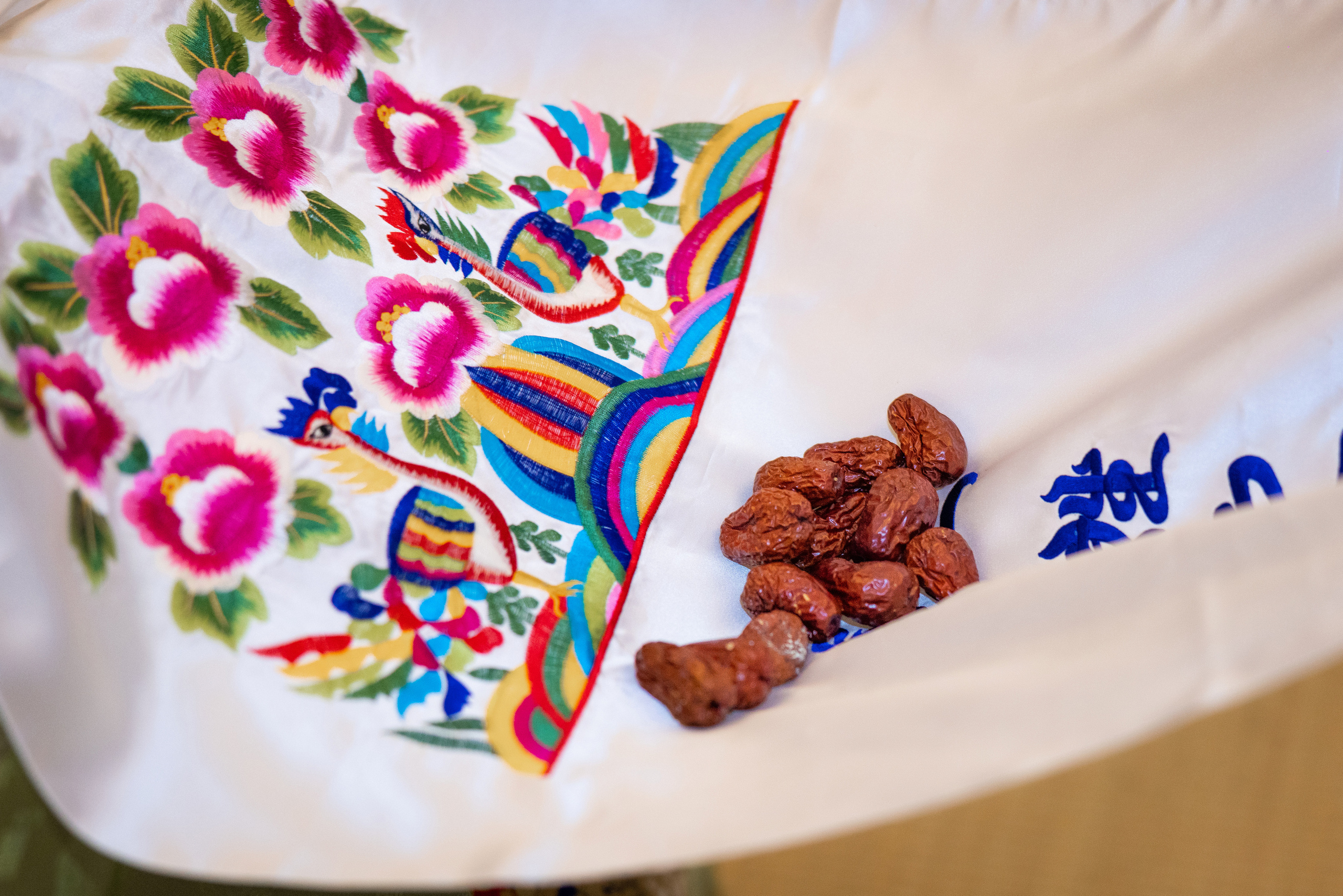 Ester & Conner. Wedding and Event photography, Kisses + Veil