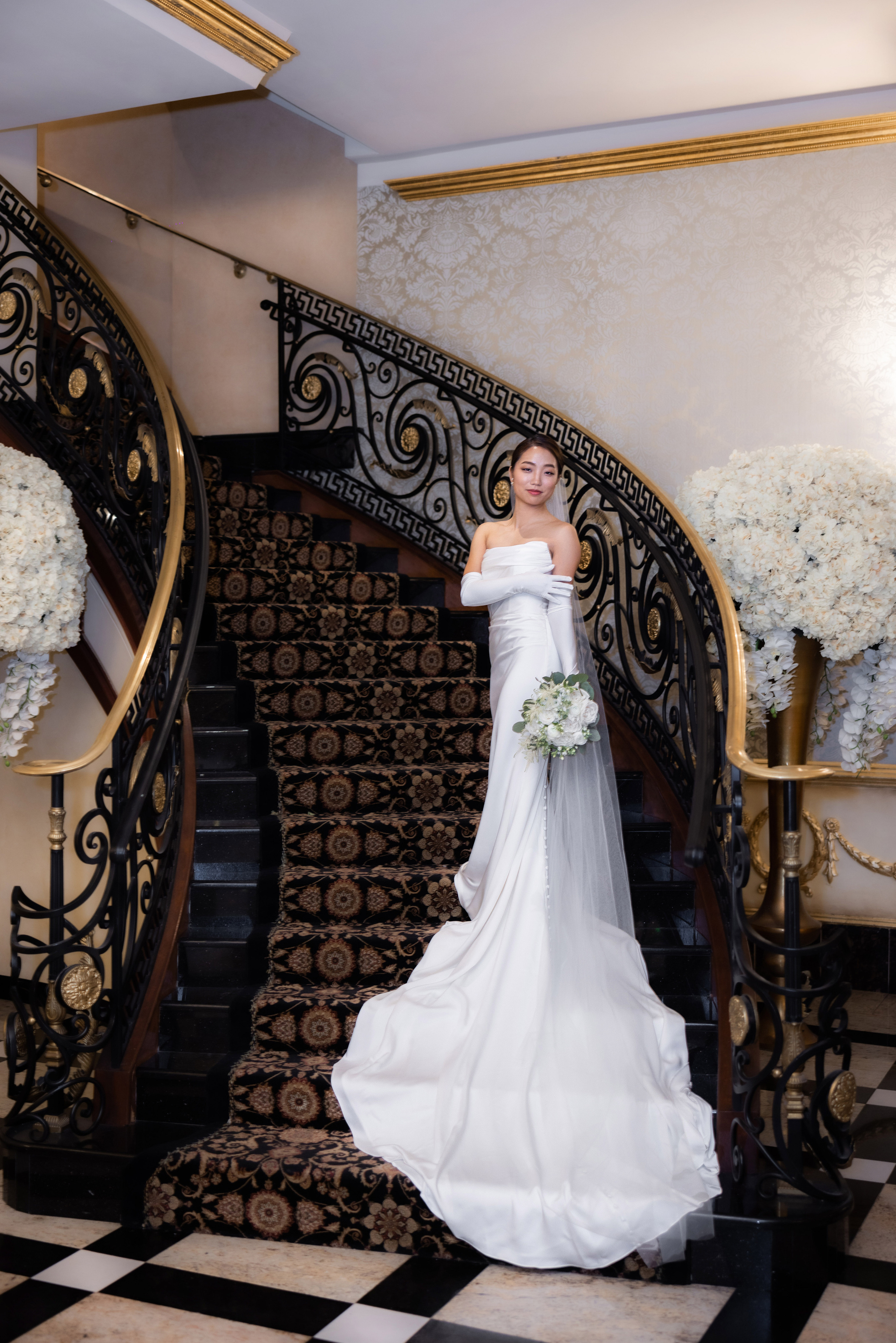 Ester & Conner. Wedding and Event photography, Kisses + Veil