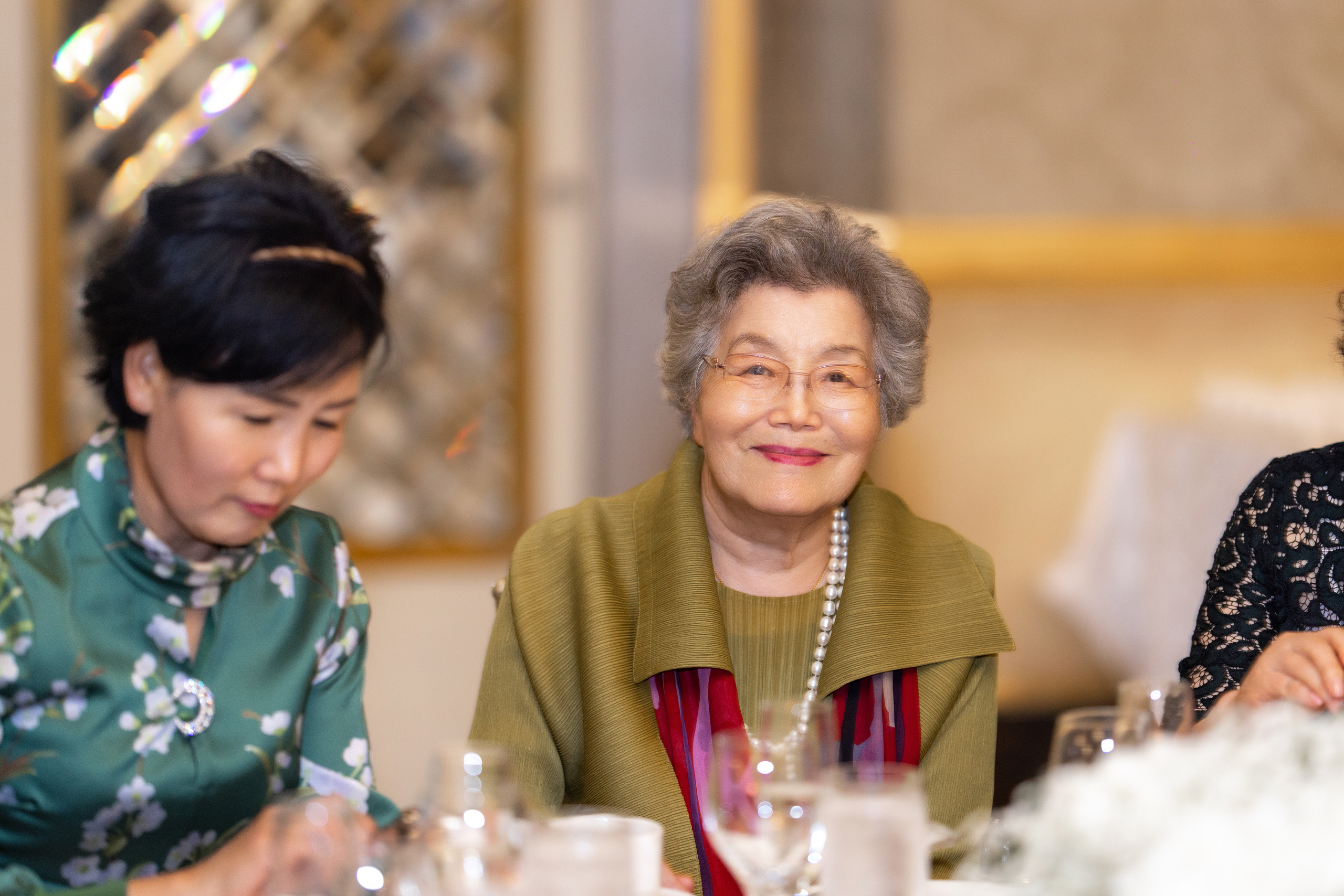 Ester & Conner. Wedding and Event photography, Kisses + Veil