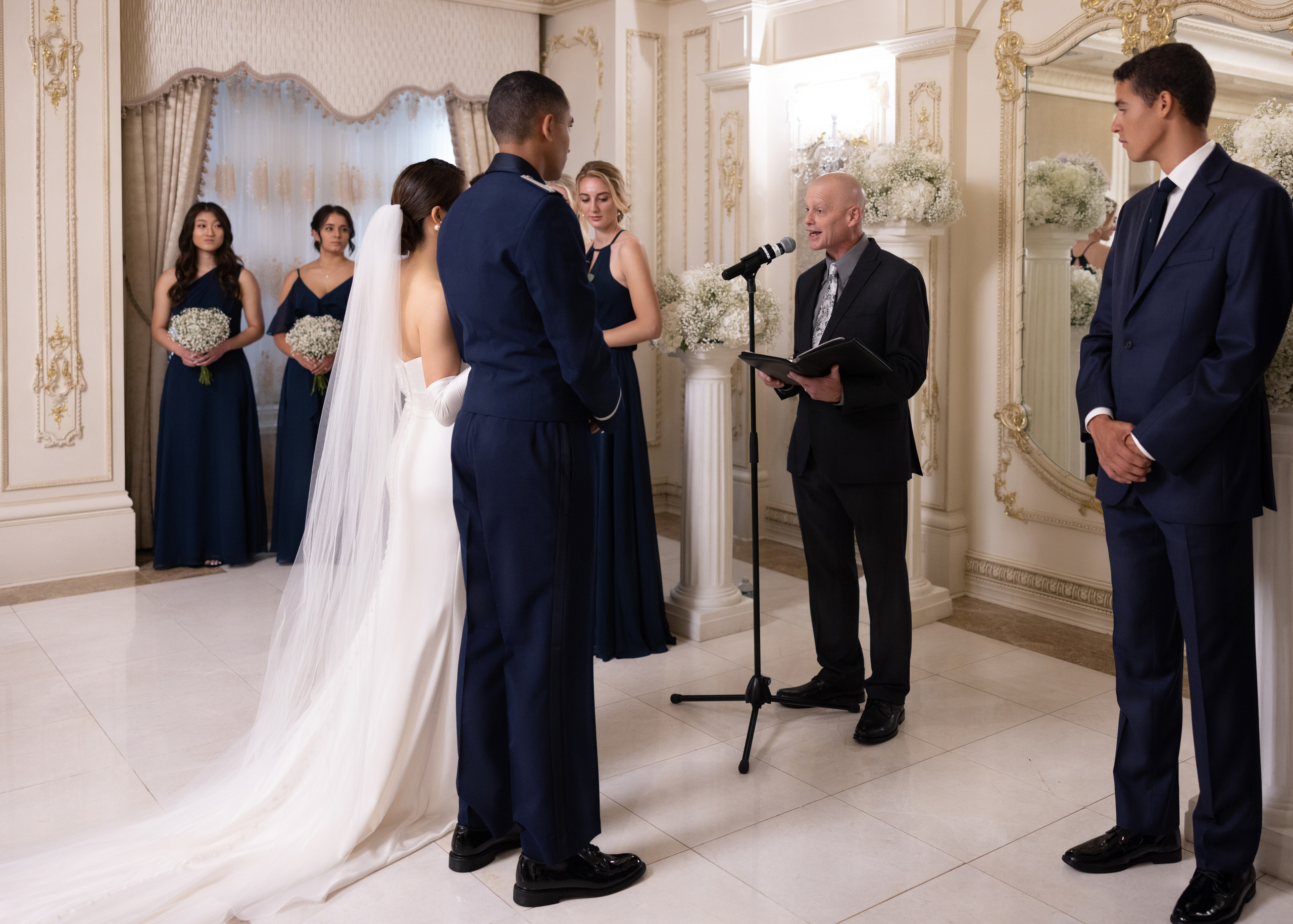 Ester & Conner. Wedding and Event photography, Kisses + Veil