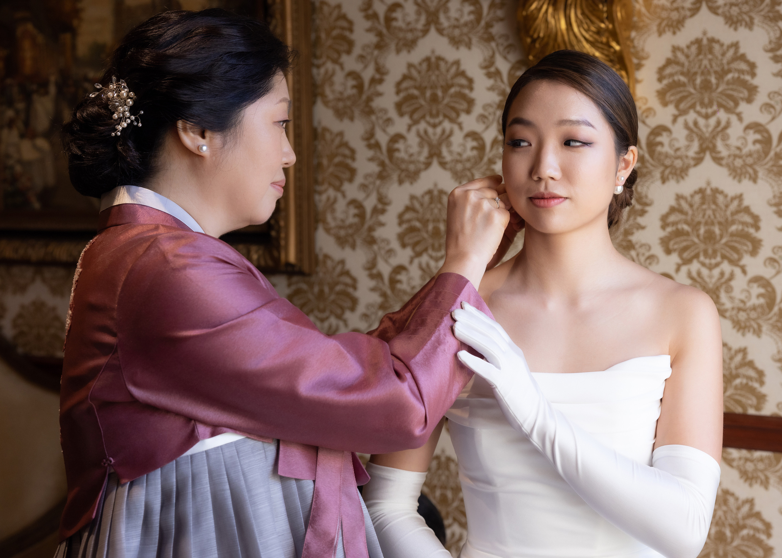 Ester & Conner. Wedding and Event photography, Kisses + Veil