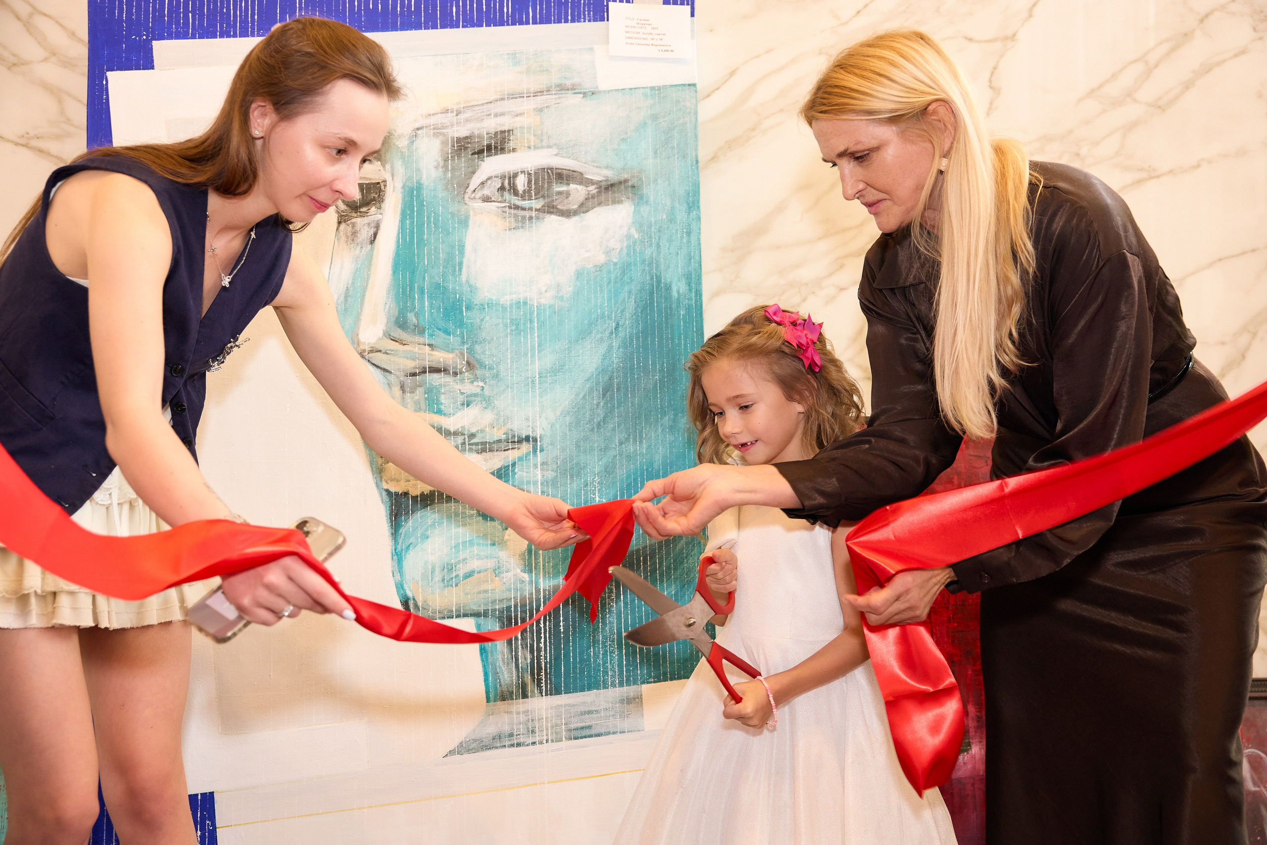 Авторская благотворительная художественная выставка Дианы Бортник. Фотограф Юлия Маковеева