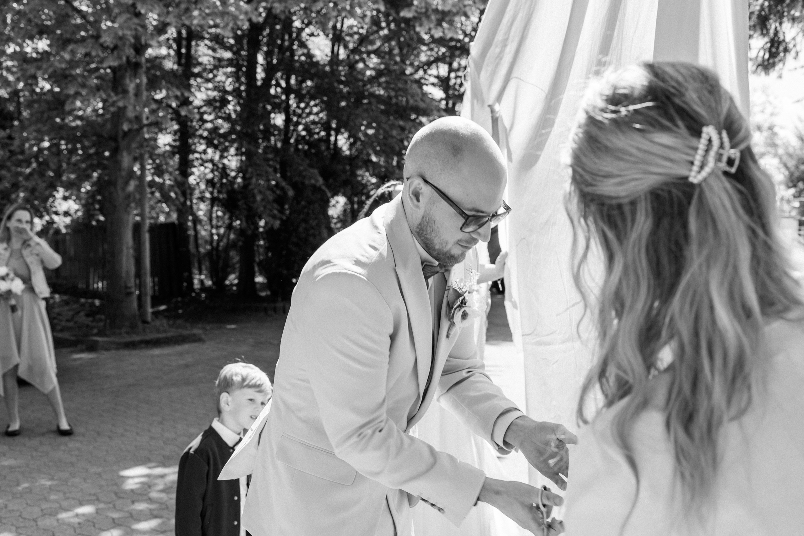 Standesamt Herford & Hücker Moor Teich – Natürliche Hochzeitsfotos & Emotionale & Reportagen. Hochzeitsfotografin in Gütersloh | Authentische Hochzeitsreportagen | TK Photographie