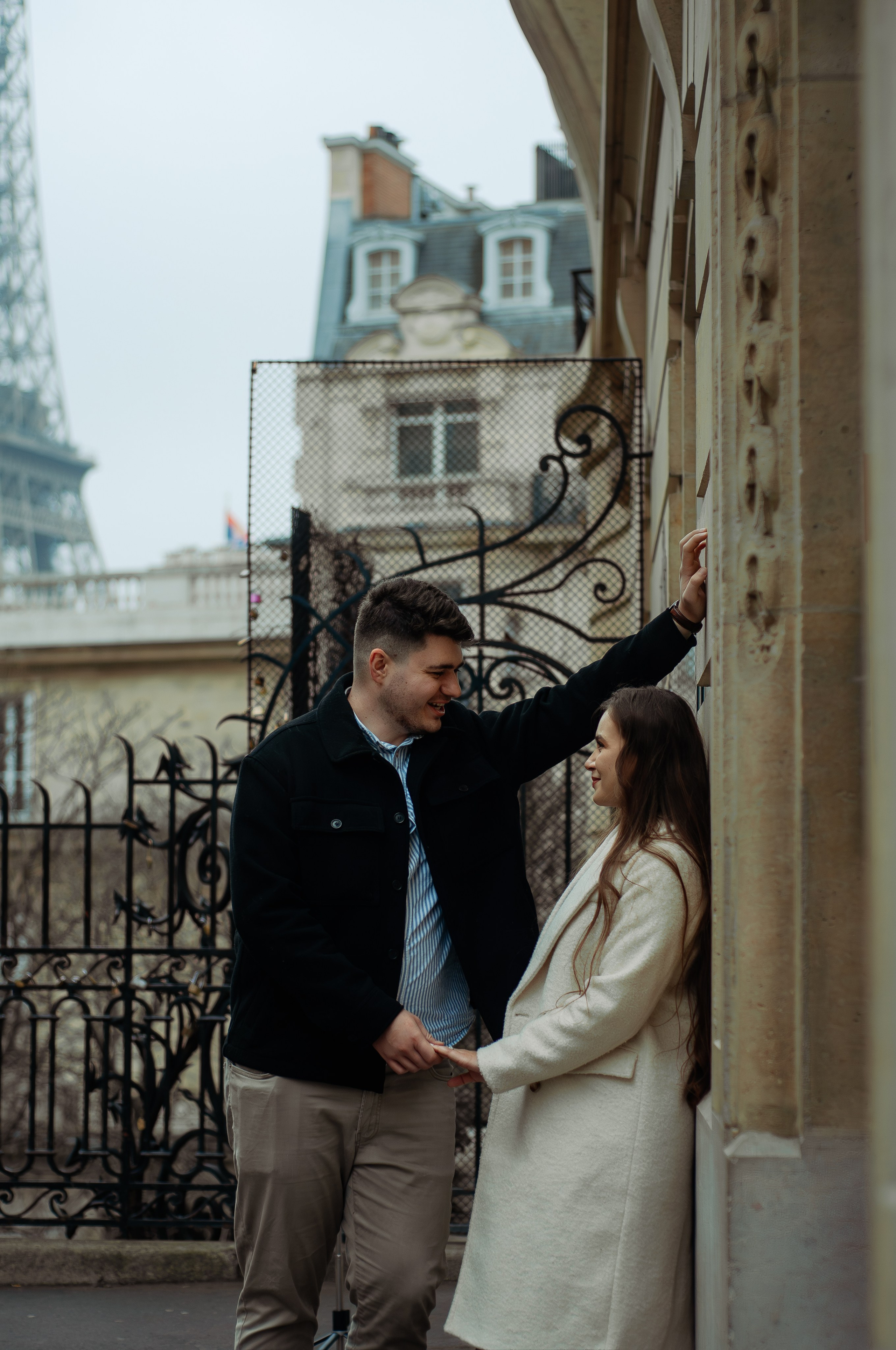 Помолвочная фотосессия у Эйфелевой башни. Фотограф в Париже Полина Осипова