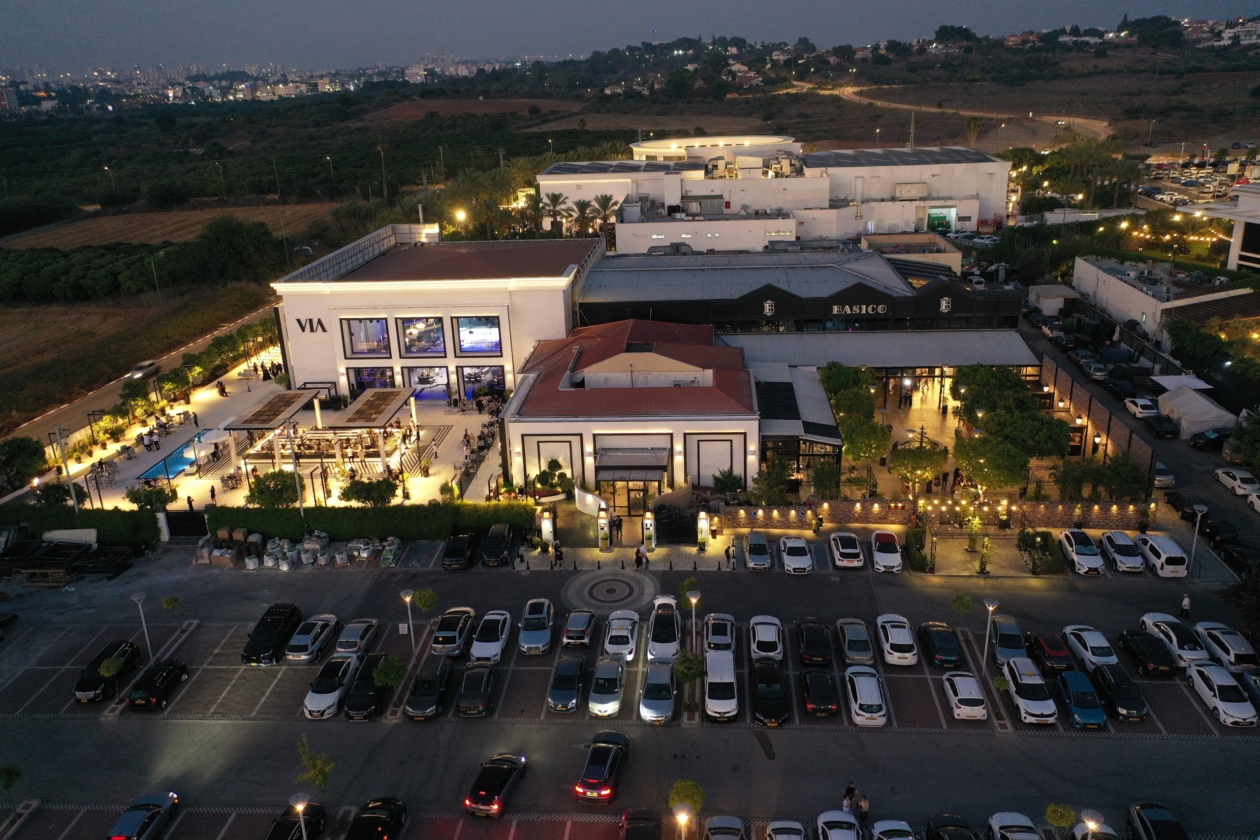 VIA / BASICO. Wedding and events photographers Studio Shalom