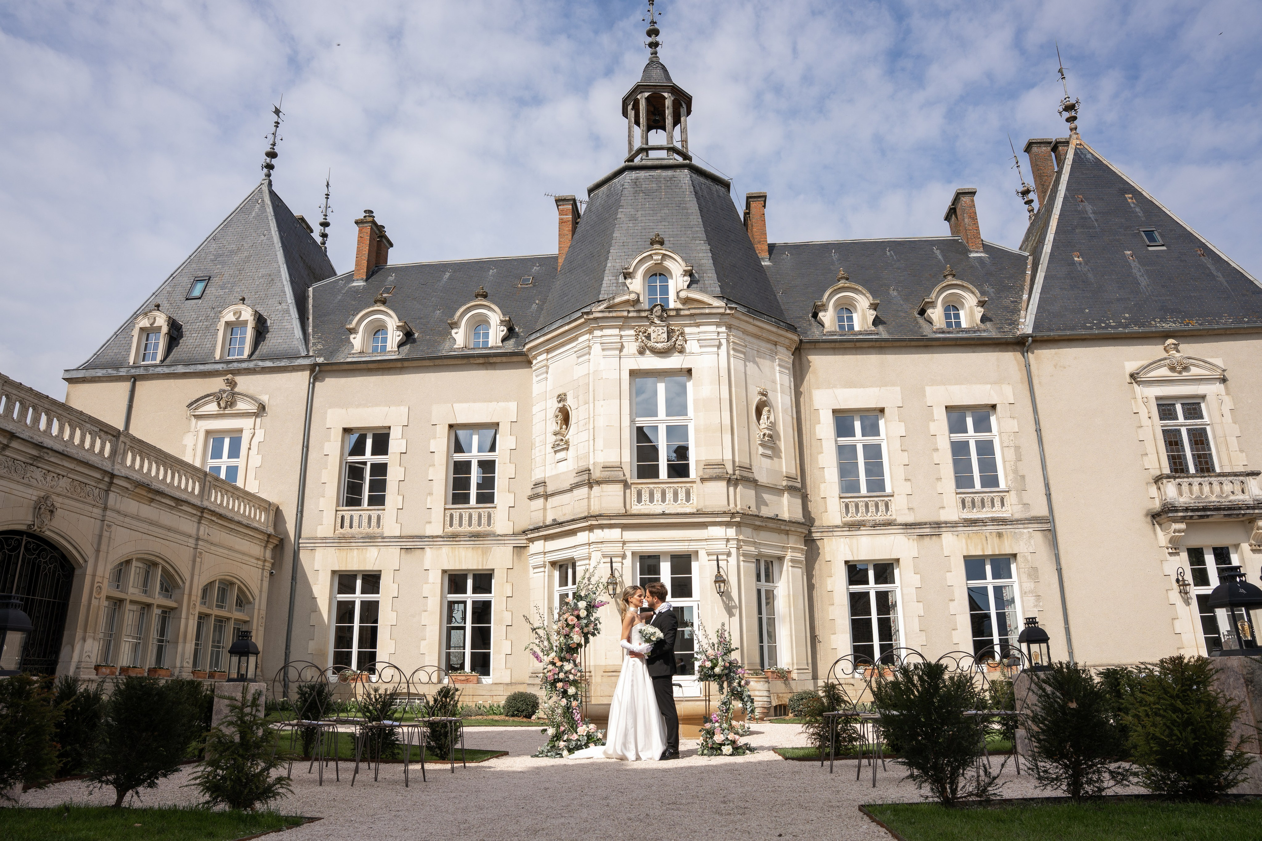 Chateau elopement inspiration. Wedding photographer in Paris Oksana Shum