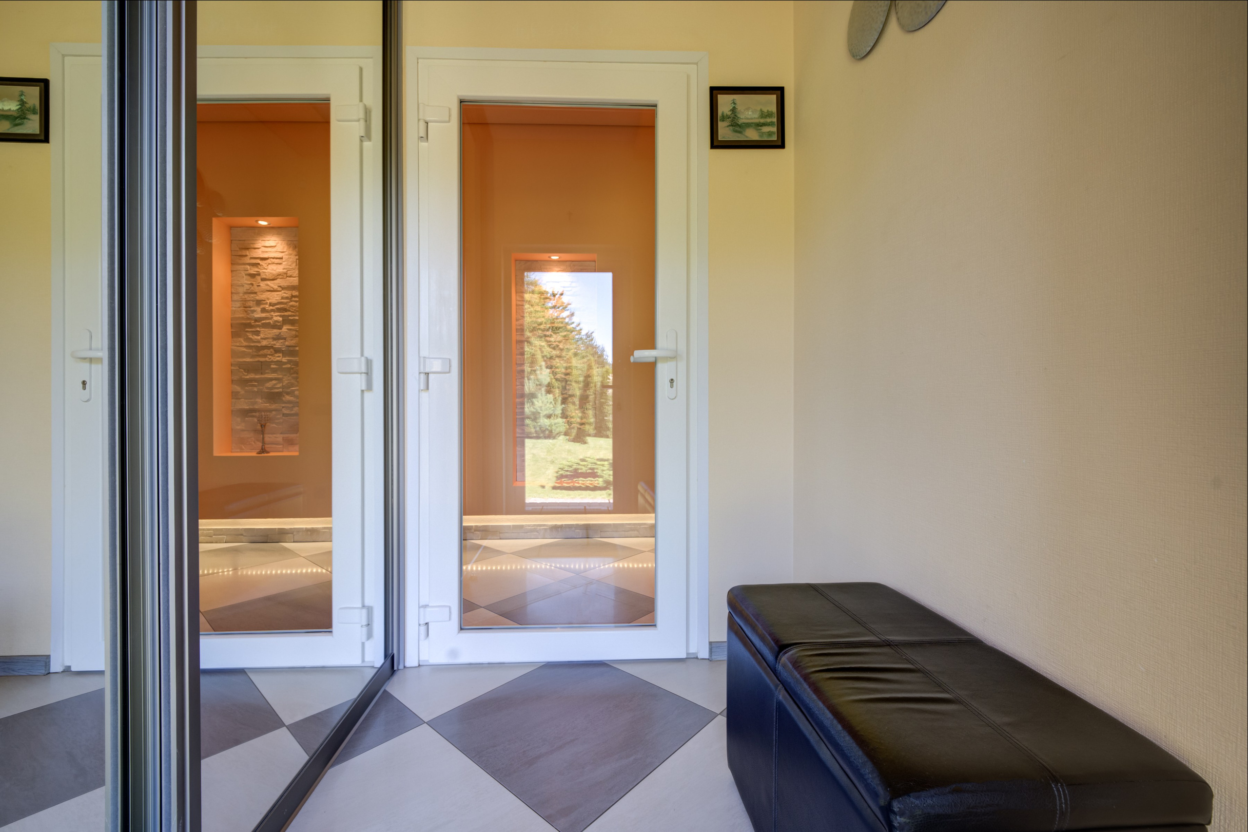 Žudiškių k. Ežero g. 70, Rešes sen. Elina Sapiega fotografė Vilniuje