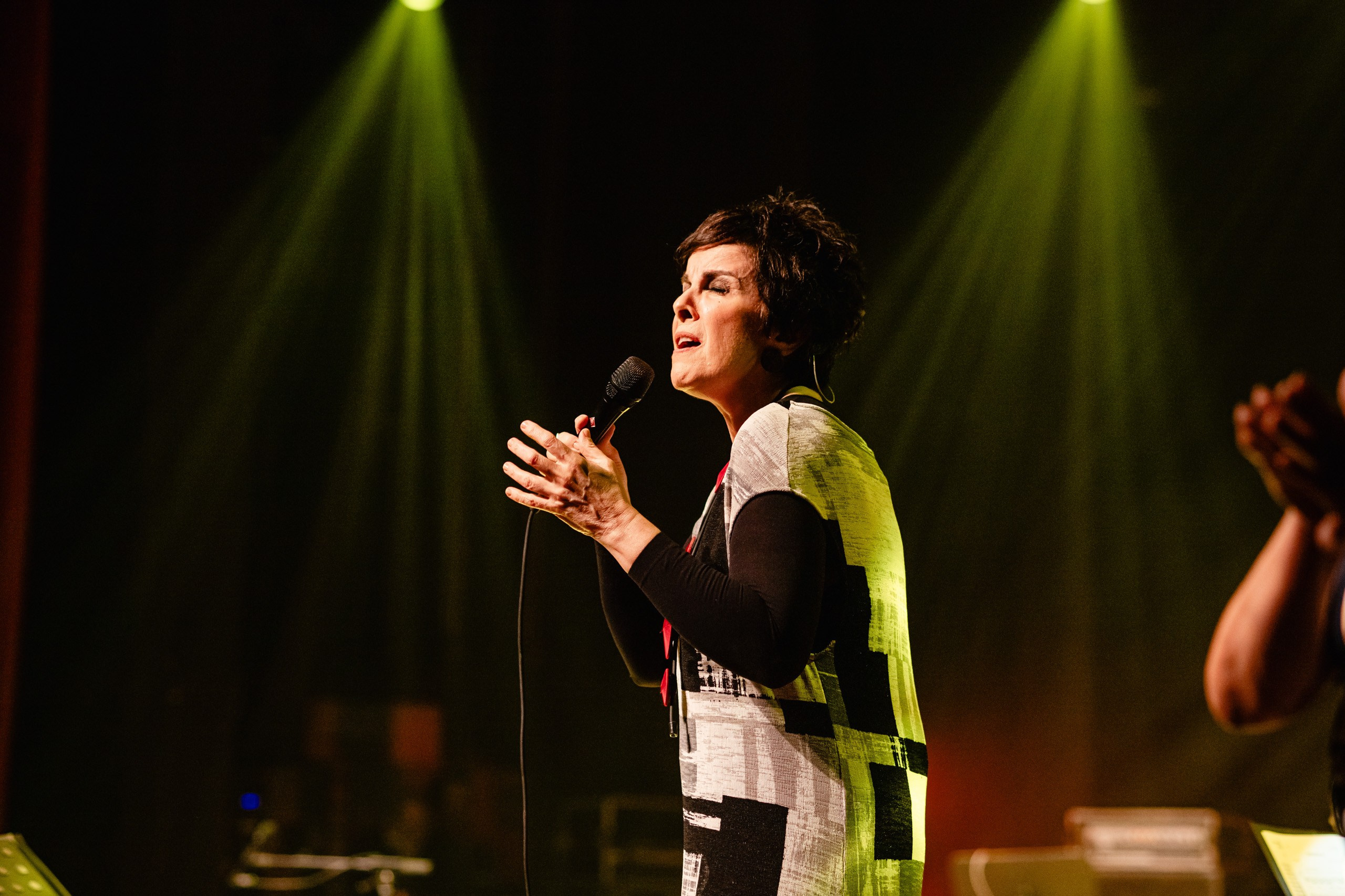 Show da cantora Leila Pinheira no Teatro Municipal de Itajaí