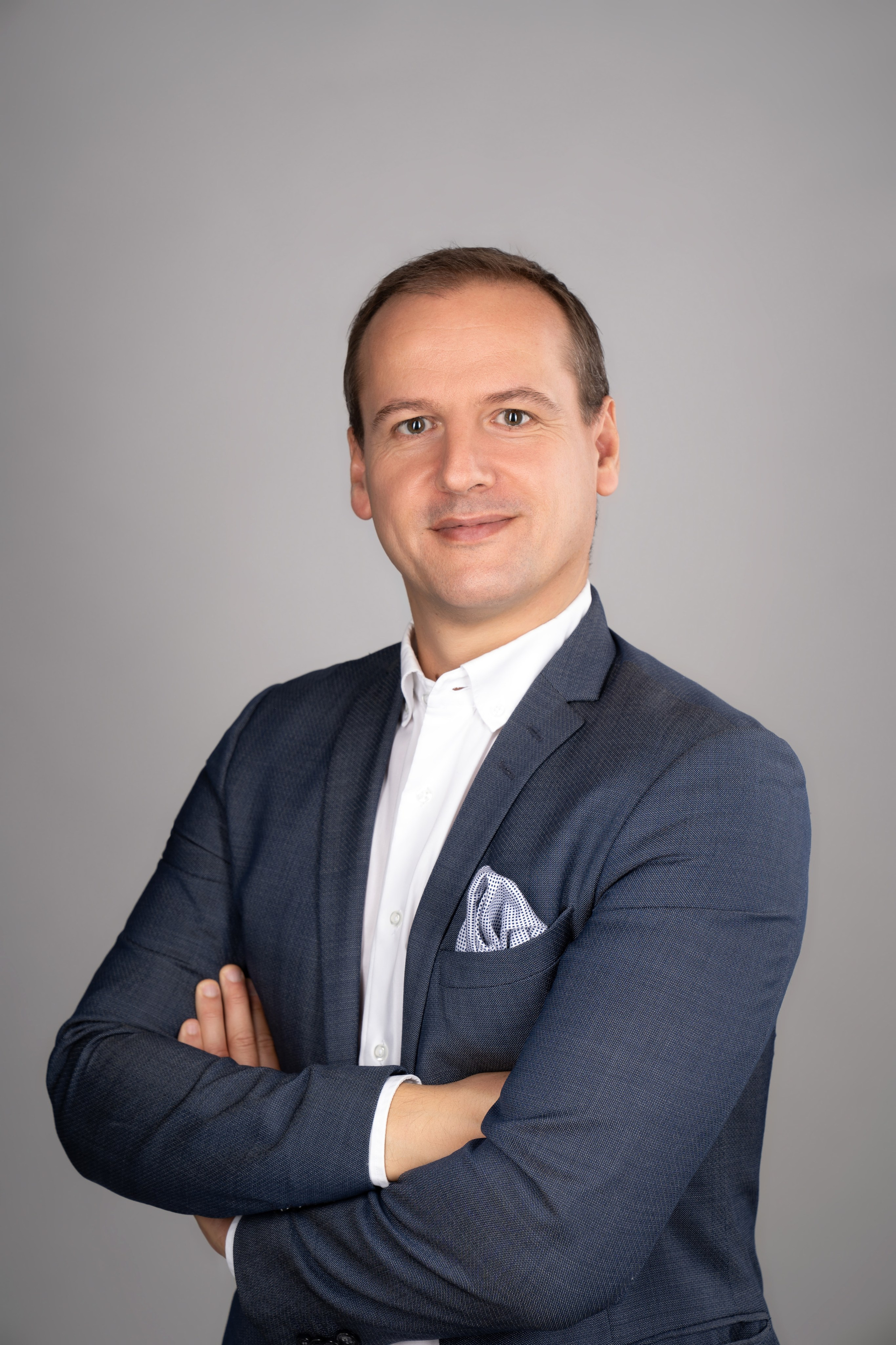 Bewerbungsfotos. Hallo, ich bin Nadya - Fotografin aus Linz, Oberösterreich