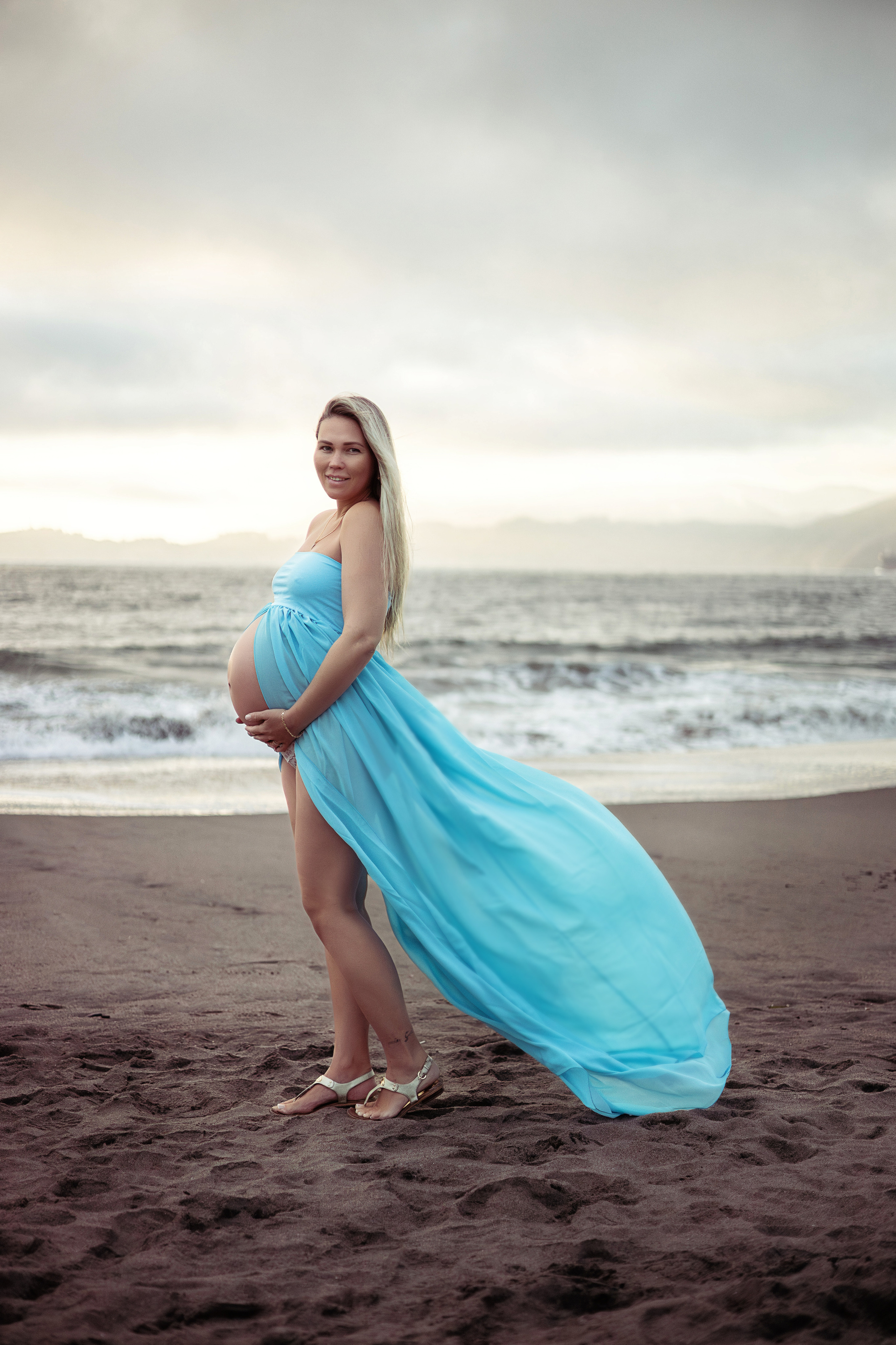 Ocean pregnancy photo shoot. Bay Area Photographer: family, maternity, love story, wedding