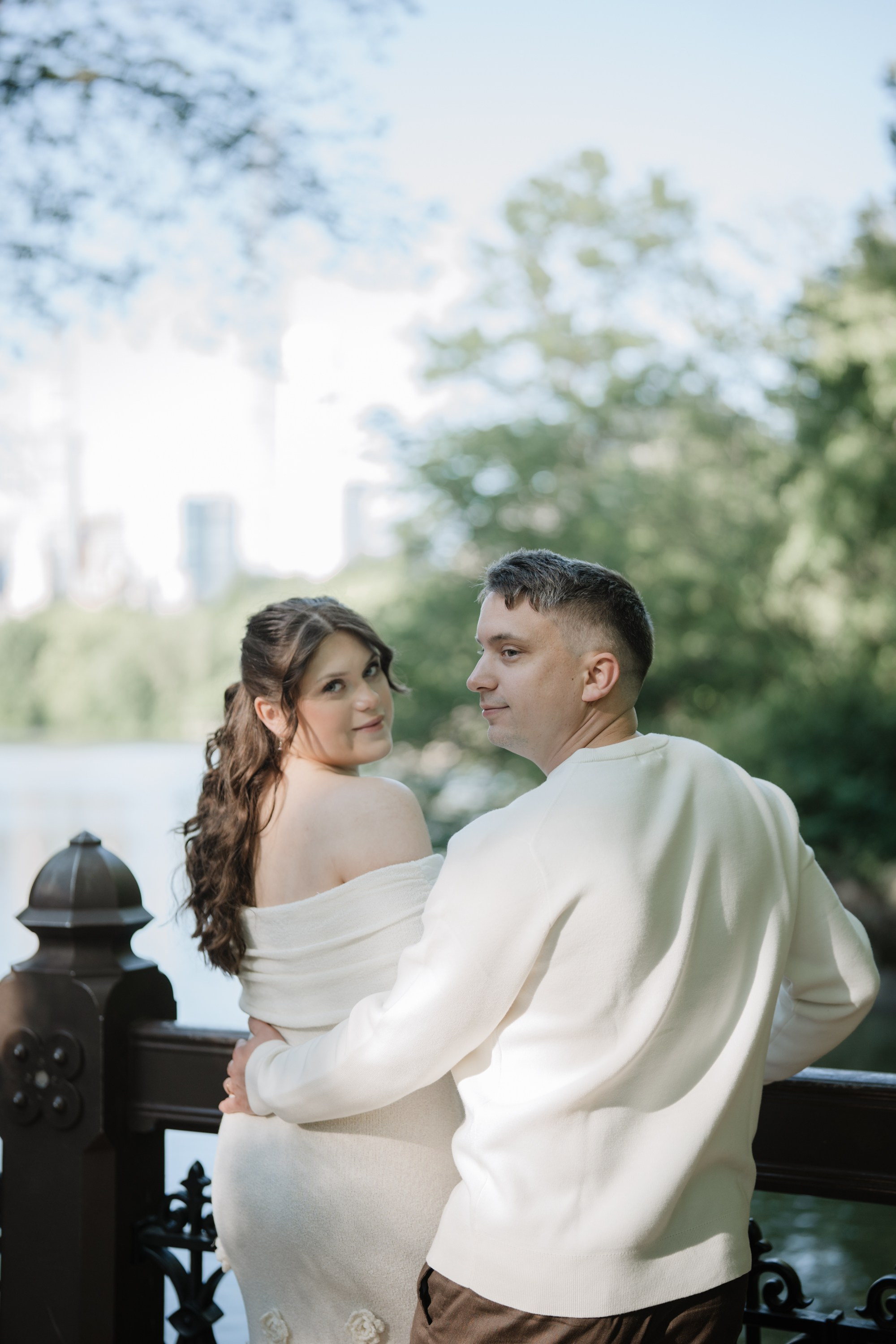 Maternity photo shoot in Central Park. Portrait and wedding photographer in New York