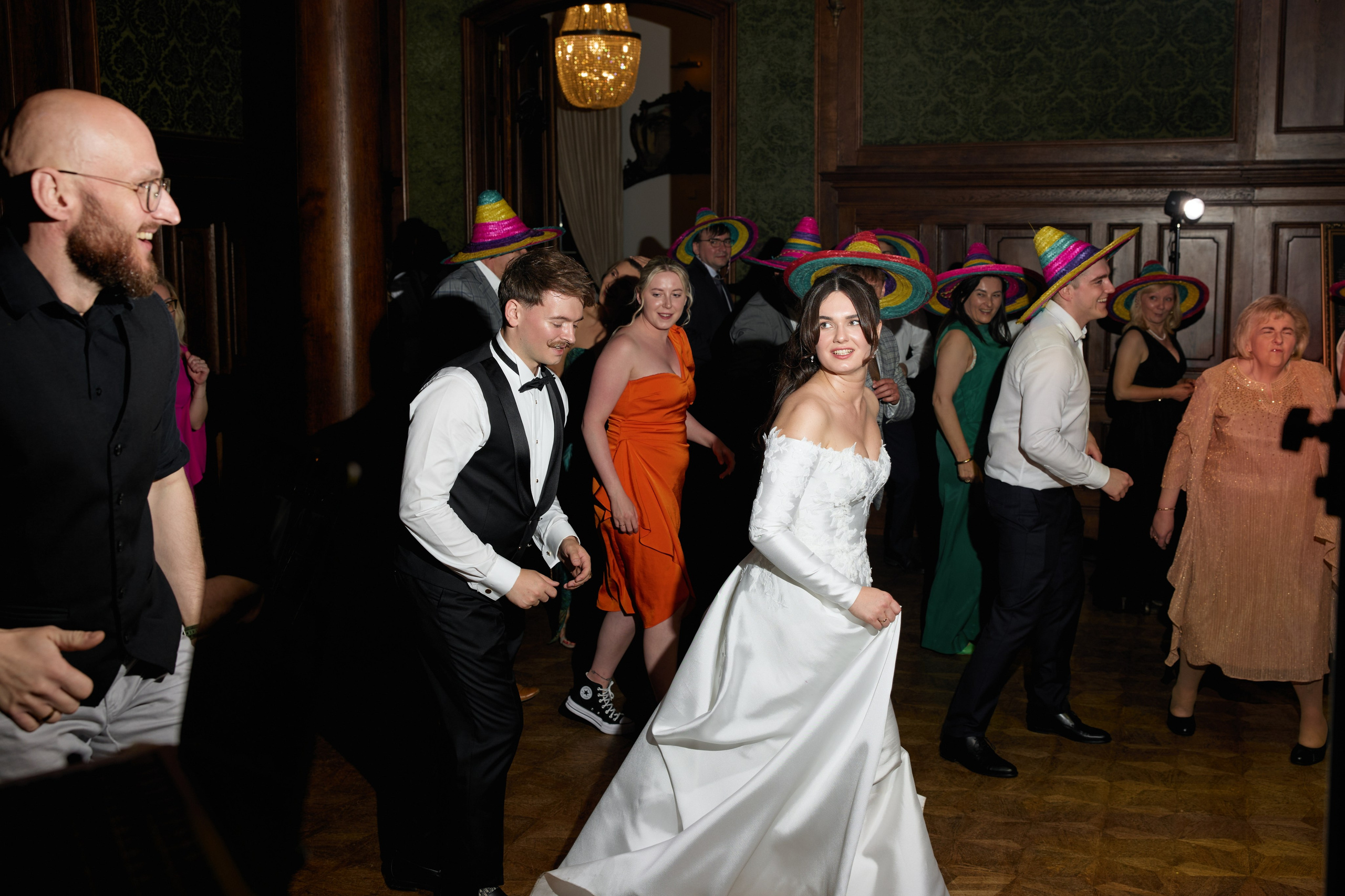 Wiktoria & Kacper. Pałac Goetz. Fotograf ślubny i rodzinny w Krakowie Yana Klymova