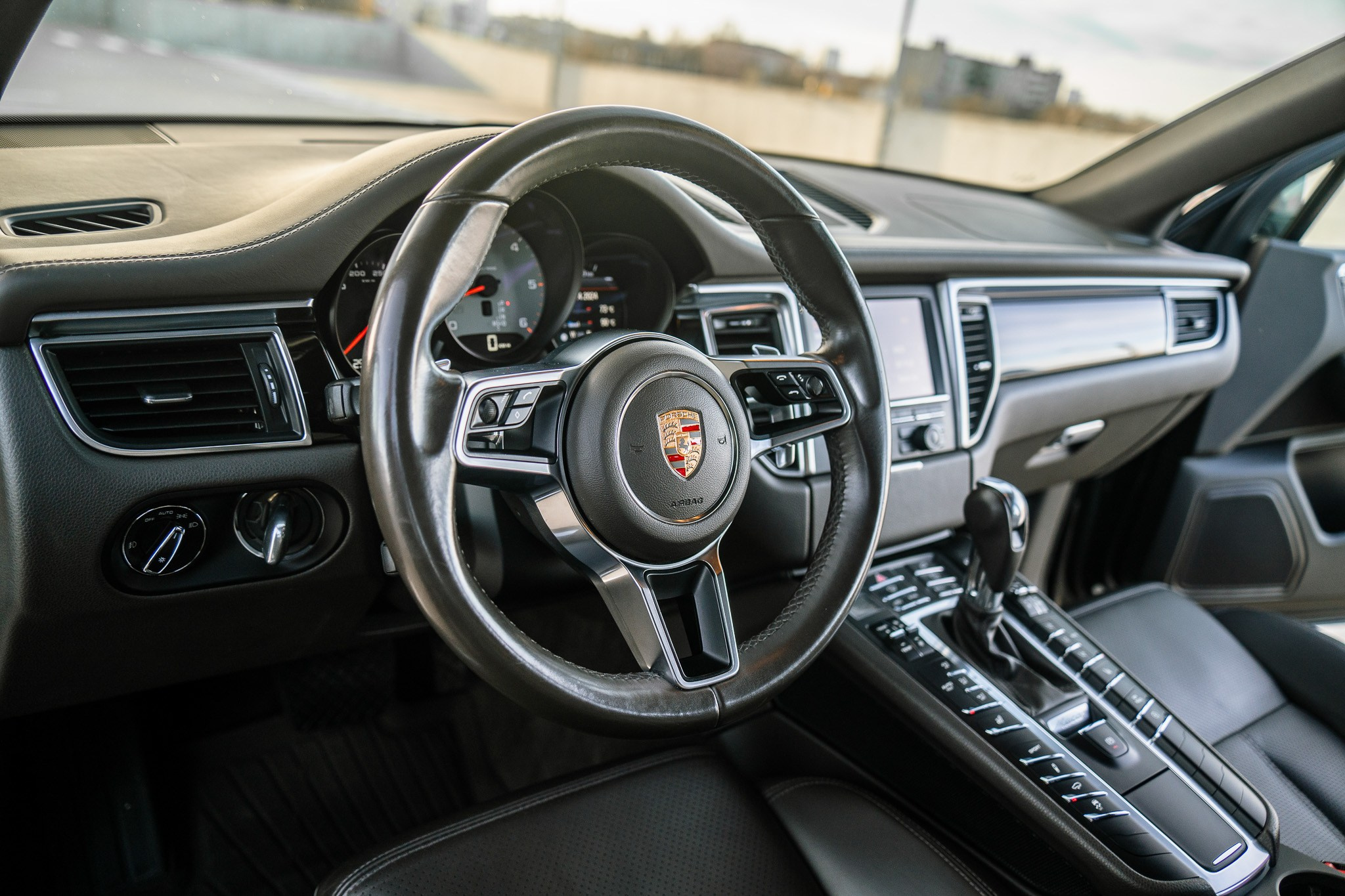 PORSCHE macan. LOHA VISUALS — AUTOMOTIVE PHOTOGRAPHY