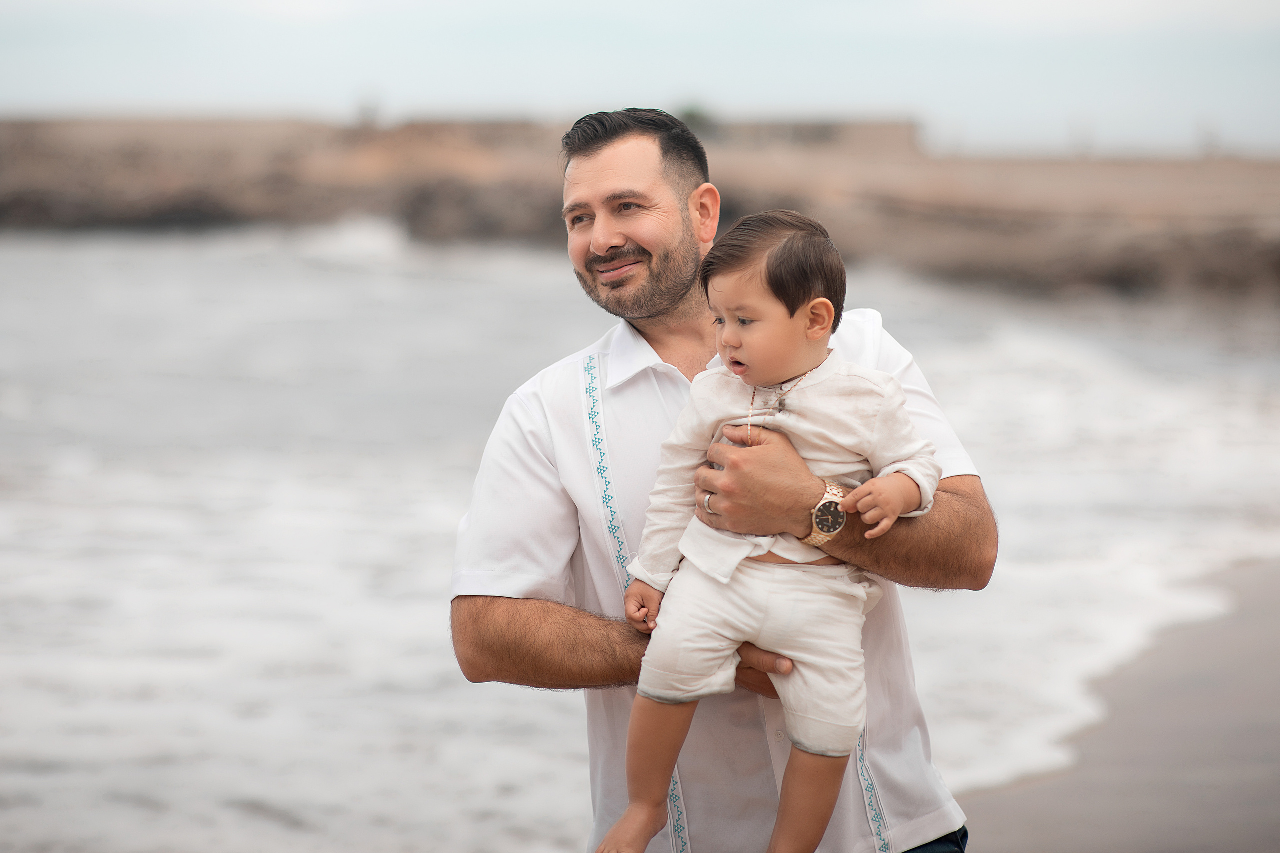 Fotografia familiar con mascota en la playa Mazatlan. Joss y Alan. Виктория Кастельянос. Русскоязычный фотограф в Мексике