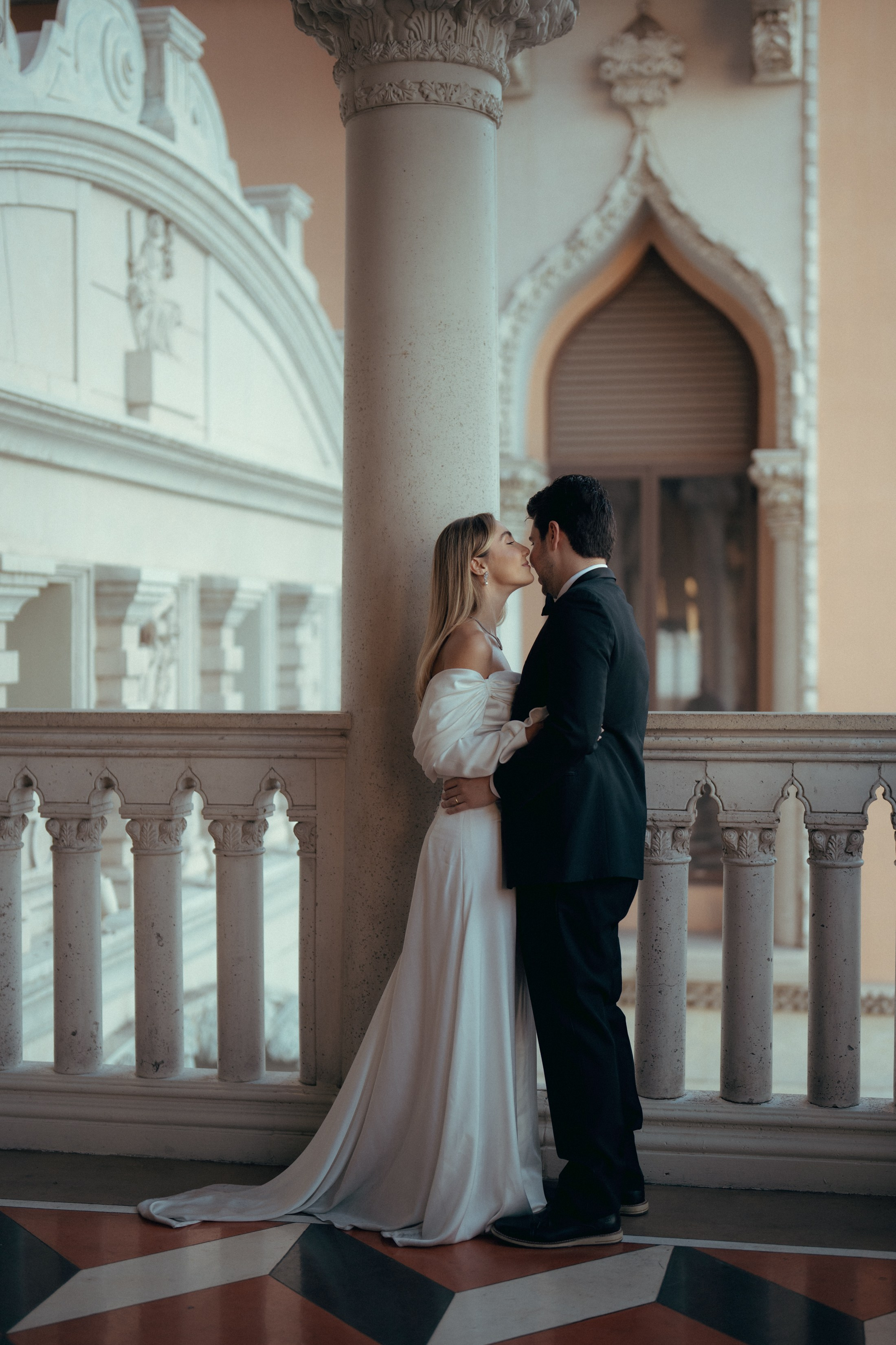 F&M. Wedding & elopement photographer Viktoriya Kravtsov. Las Vegas