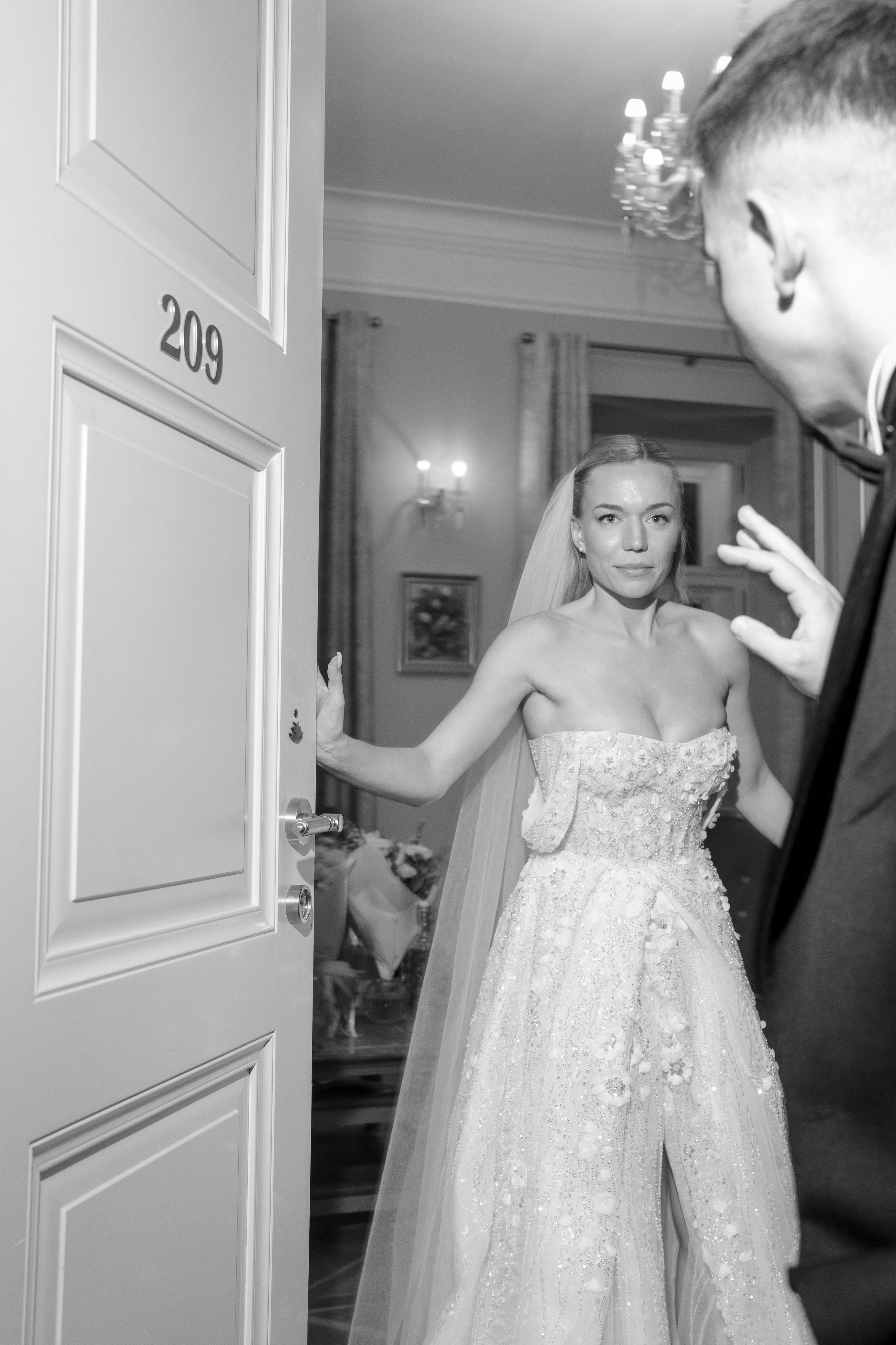 RAW Studio | Luxury Wedding Photography at Ratměřice Castle. Raw Studio: Capturing Elegant weddings accross Europe