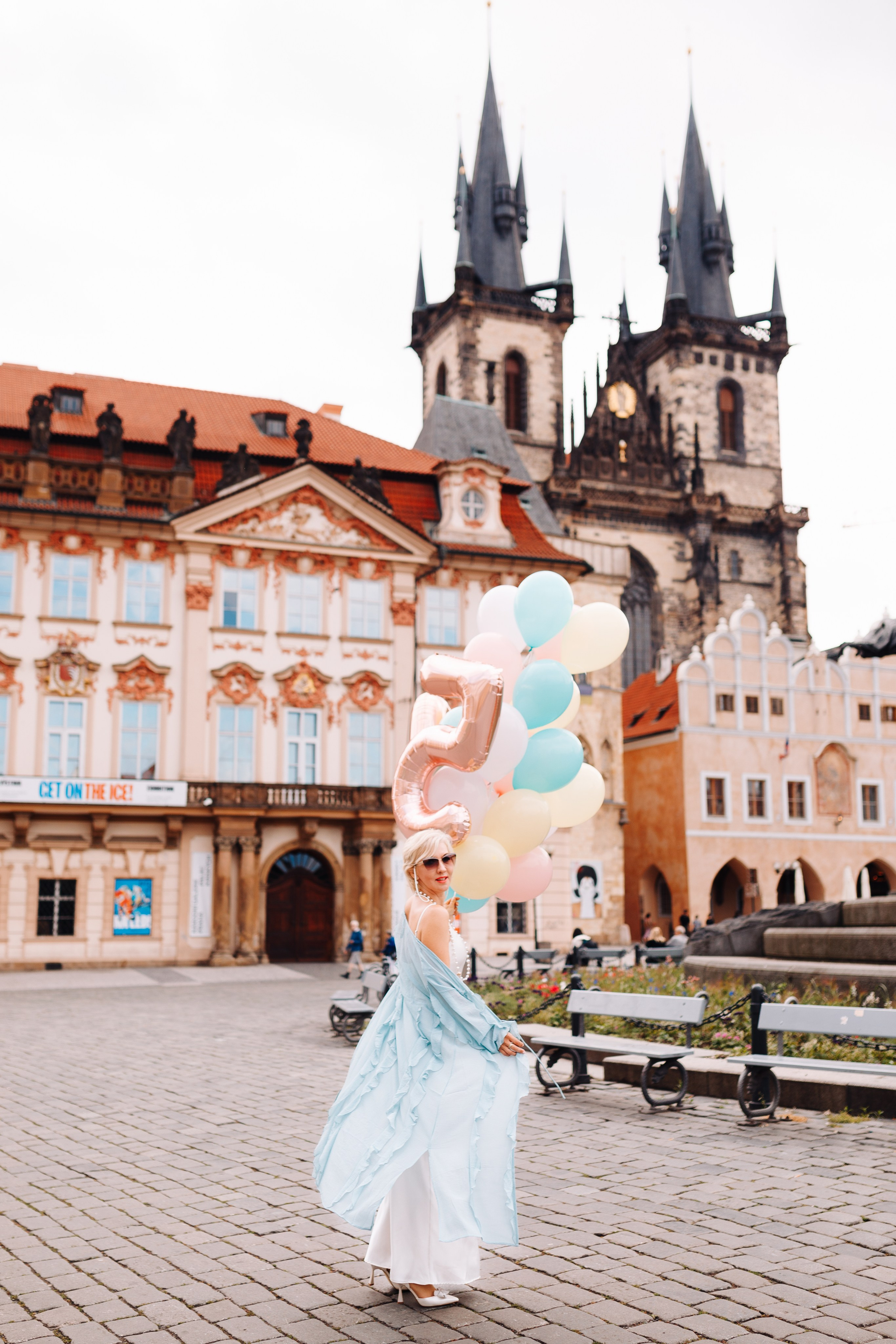 Kate. Photographer in Prague for tourists