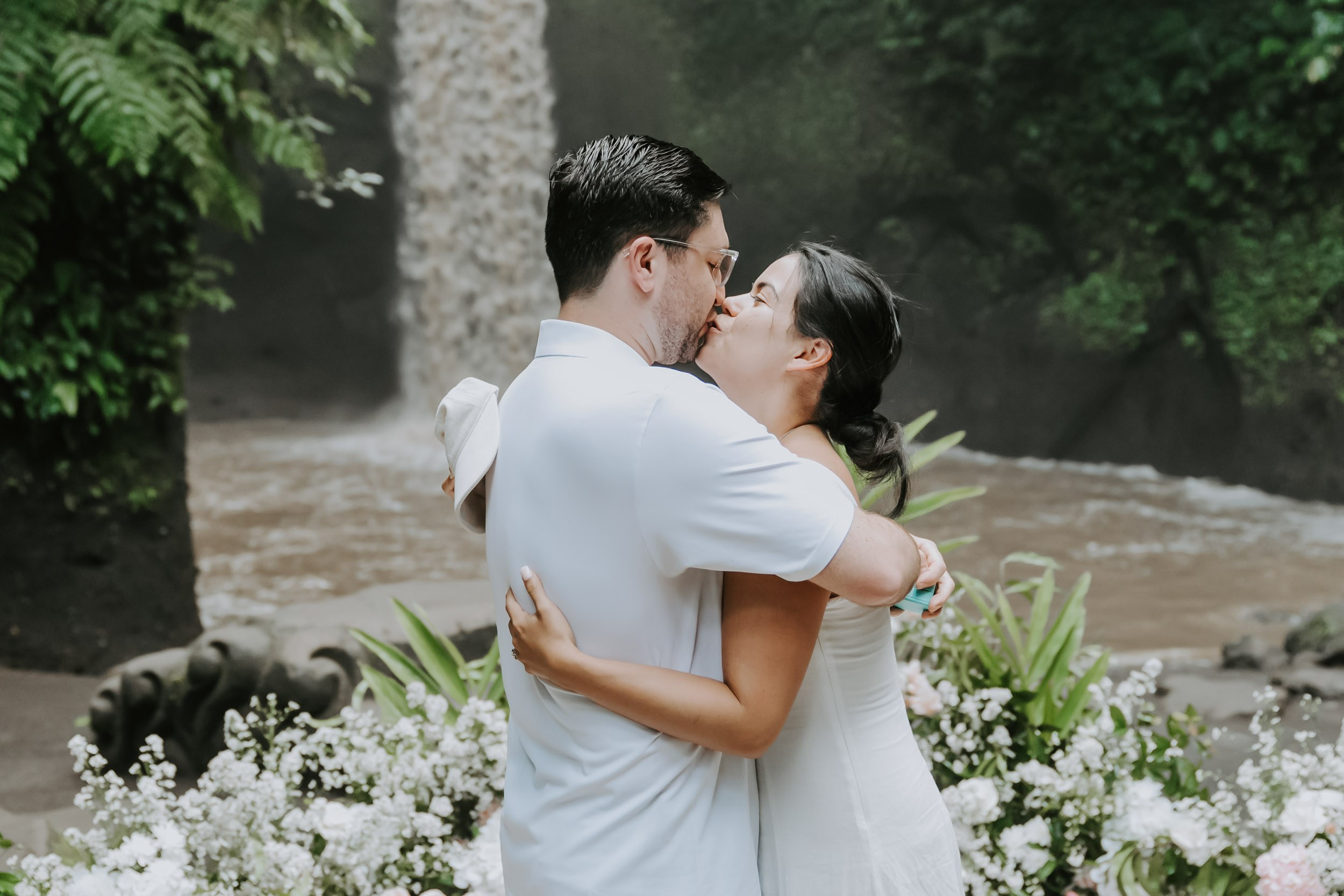 Marriage Proposal. Female Photographer in Bali