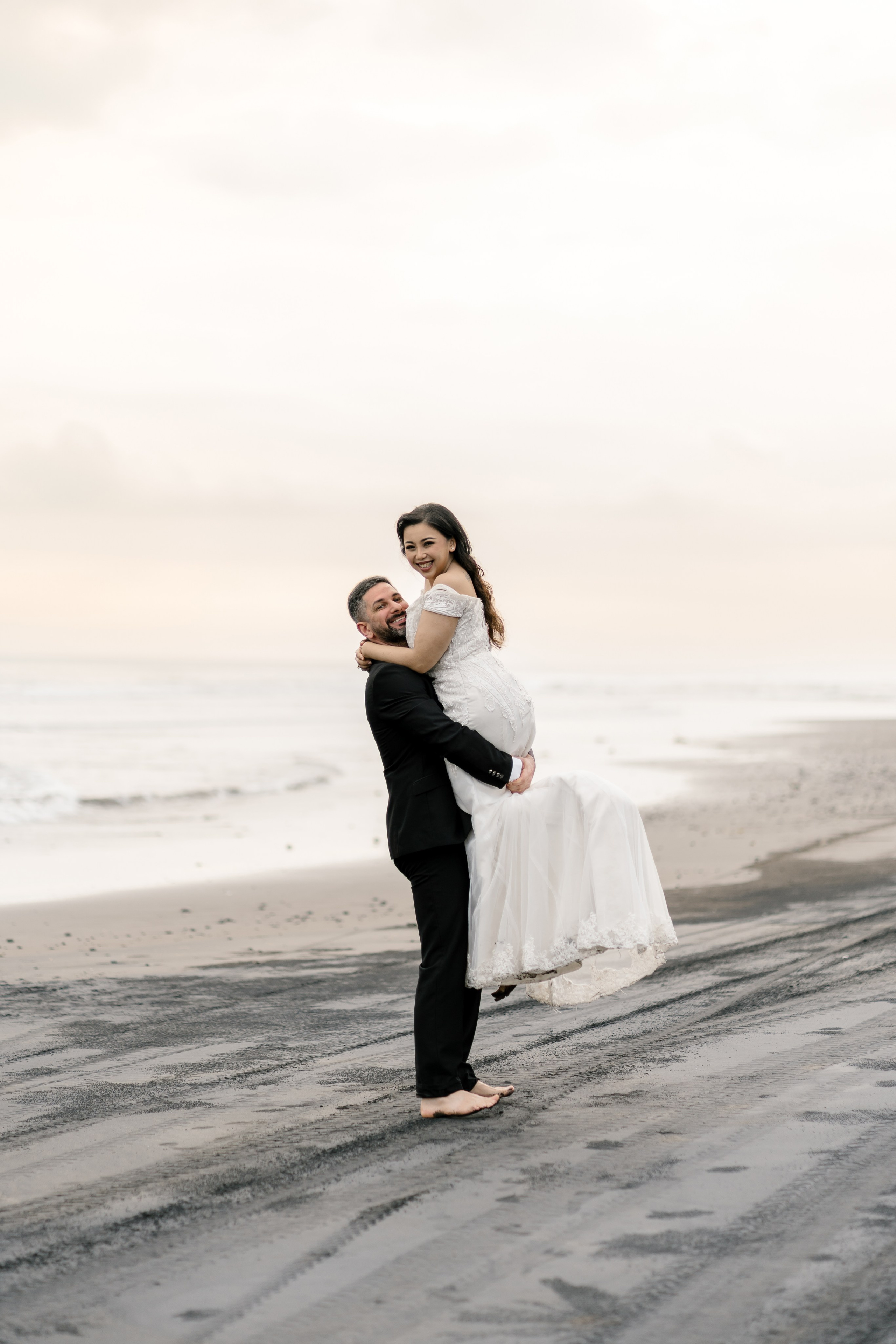 Honeymoon Photoshoot in Bali. Female Photographer in Bali