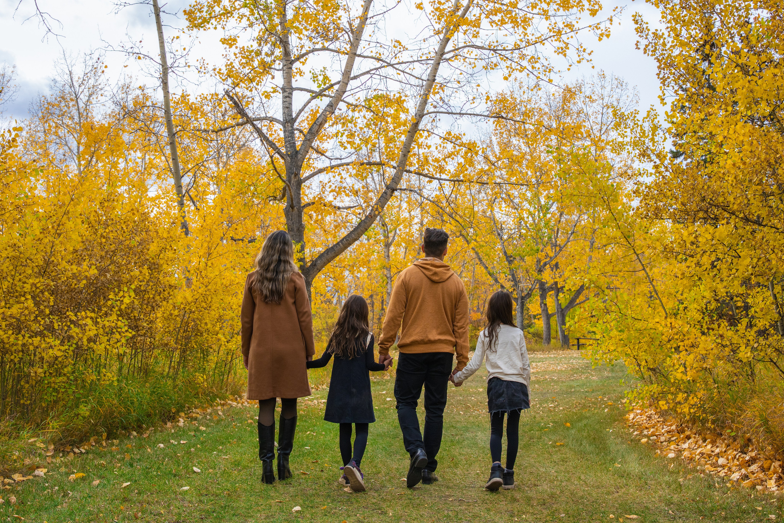 Ariana’s Family. Carlos Lima Photography — Photographer in Calgary