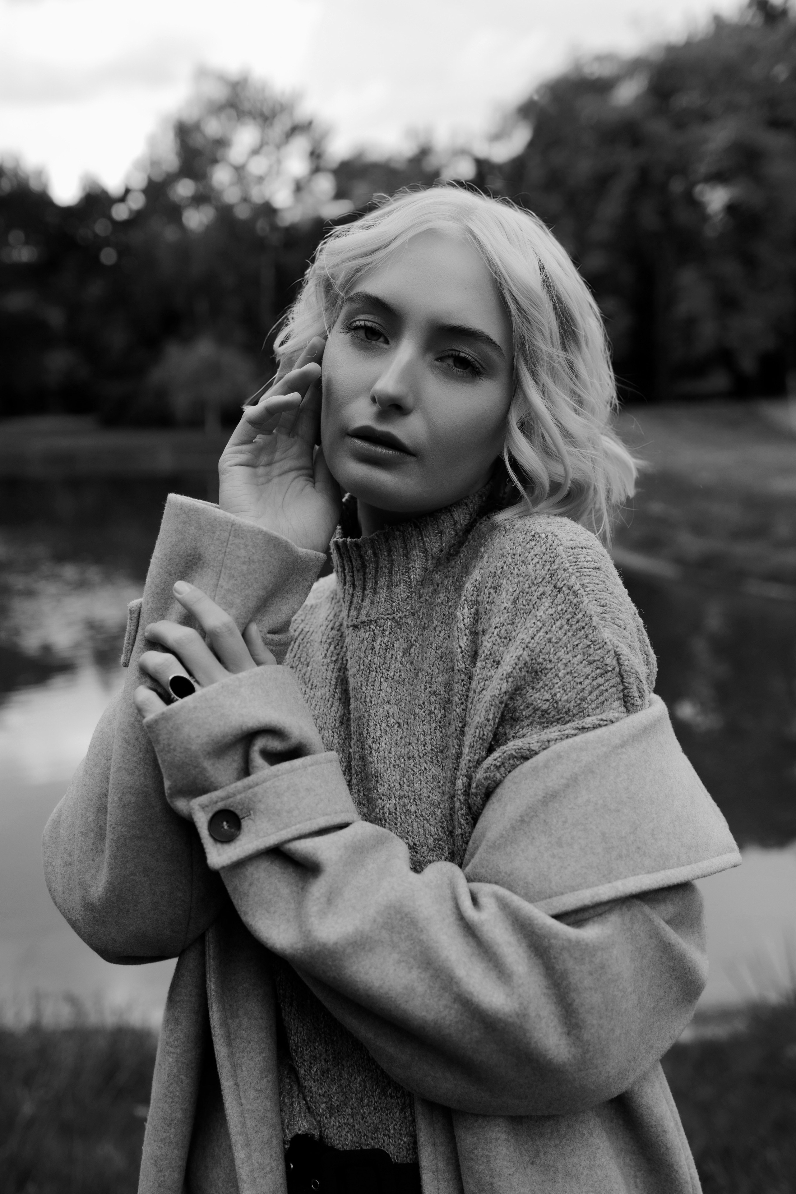 Autumn Portrait in the Park. Woman in Coat&Sweater. Cinematic&Emotional Photography by Kristina Kozheltsova. Kristina Kozheltsova- Soulful Portrait&Lifestyle&Love Story Photographer in Leipzig, Germany