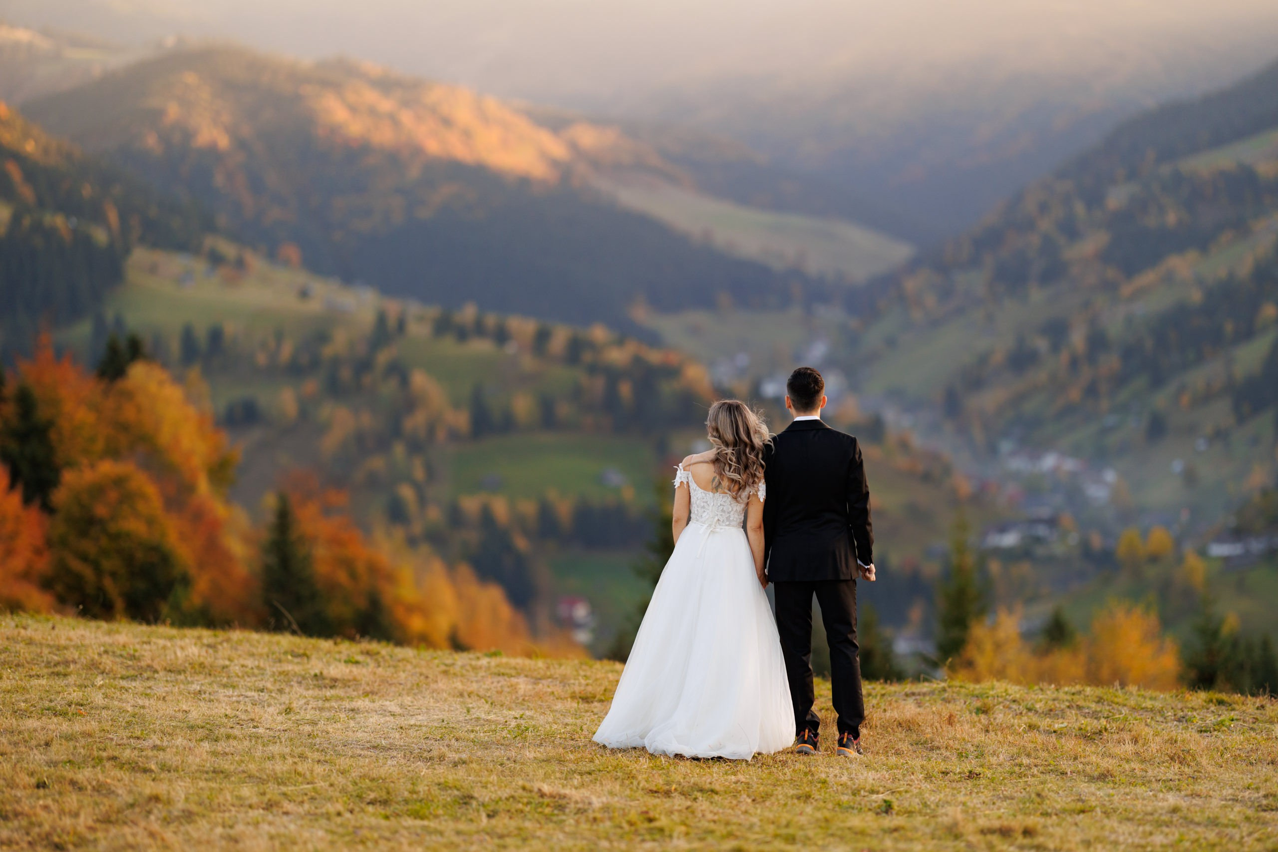 Sedinta foto Trash the dress/After wedding la munte. Fotograf nunta Bucuresti - Manu Ivanciu