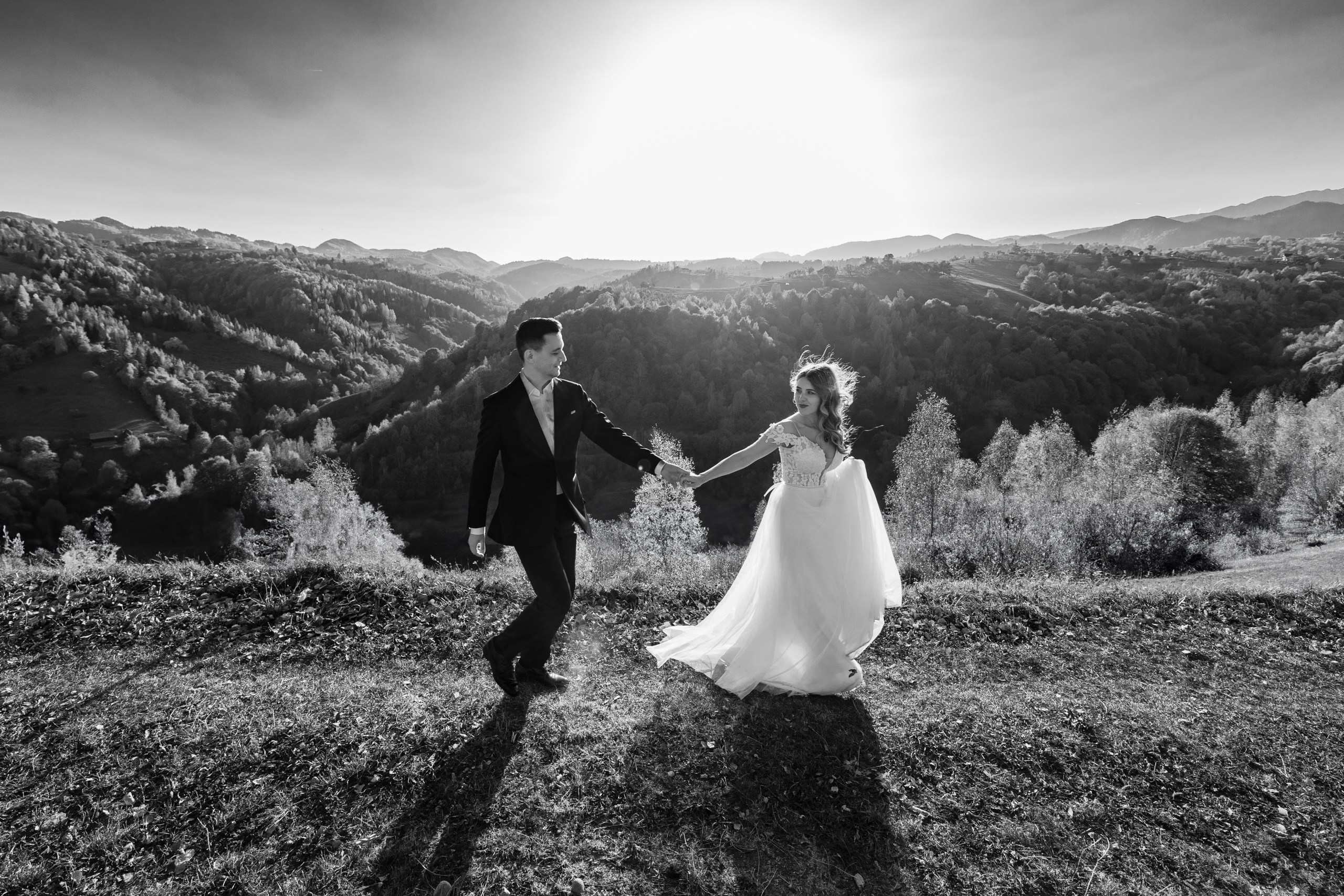 Sedinta foto Trash the dress/After wedding la munte. Fotograf nunta Bucuresti - Manu Ivanciu