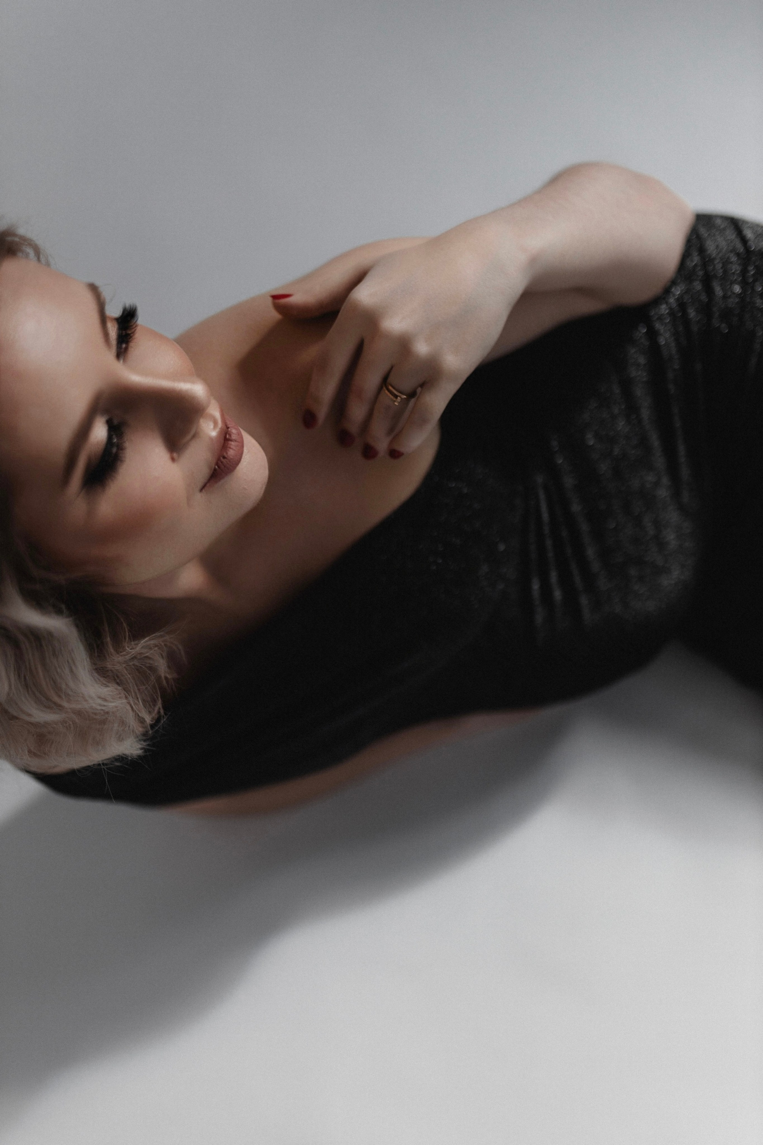 Babybauch Shooting im Fotostudio | Schwangerschaftsfotos in Bochum. Hochzeitsfotografin Bochum | Halyna Reiche Fotografie NRW