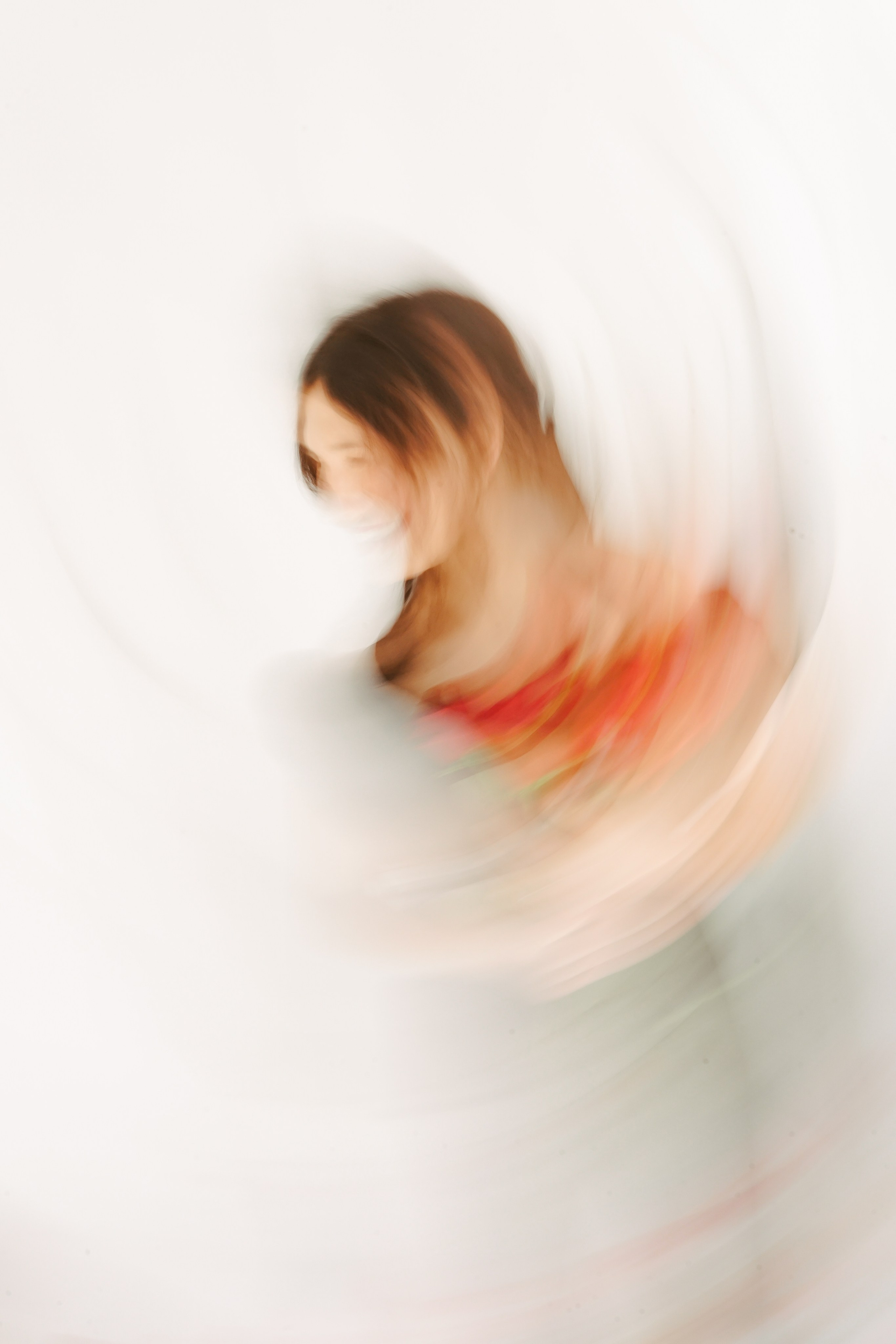 Fotografie de Portret Brașov | Artist Mădălina Beda. Madalina Beda- Artist vizual, fotograf, doula la nastere, consultant babywearing Brasov si in toata tara