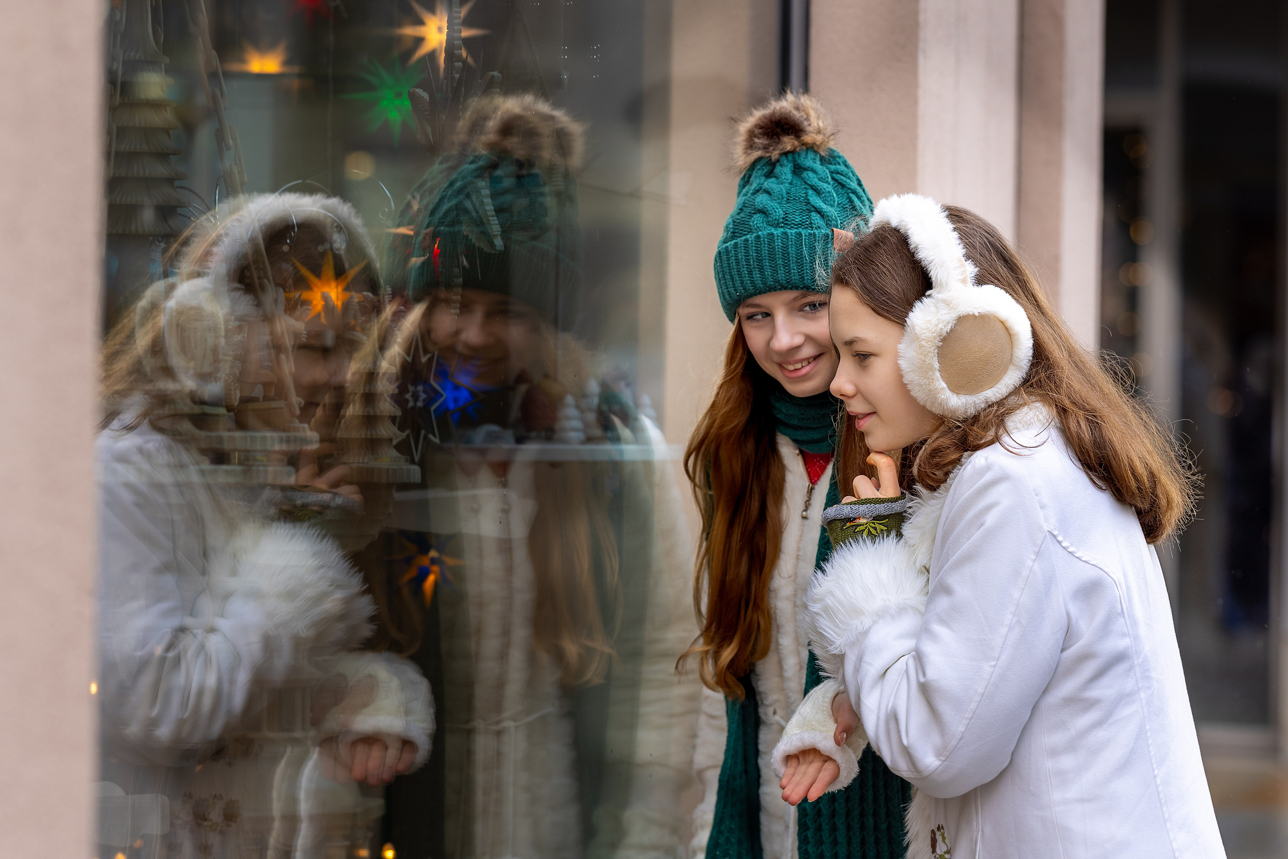 Photo shoot at the Christmas fair in Dresden 2024. Family & Maternity Photographer in Dresden Tatiana Mudryak