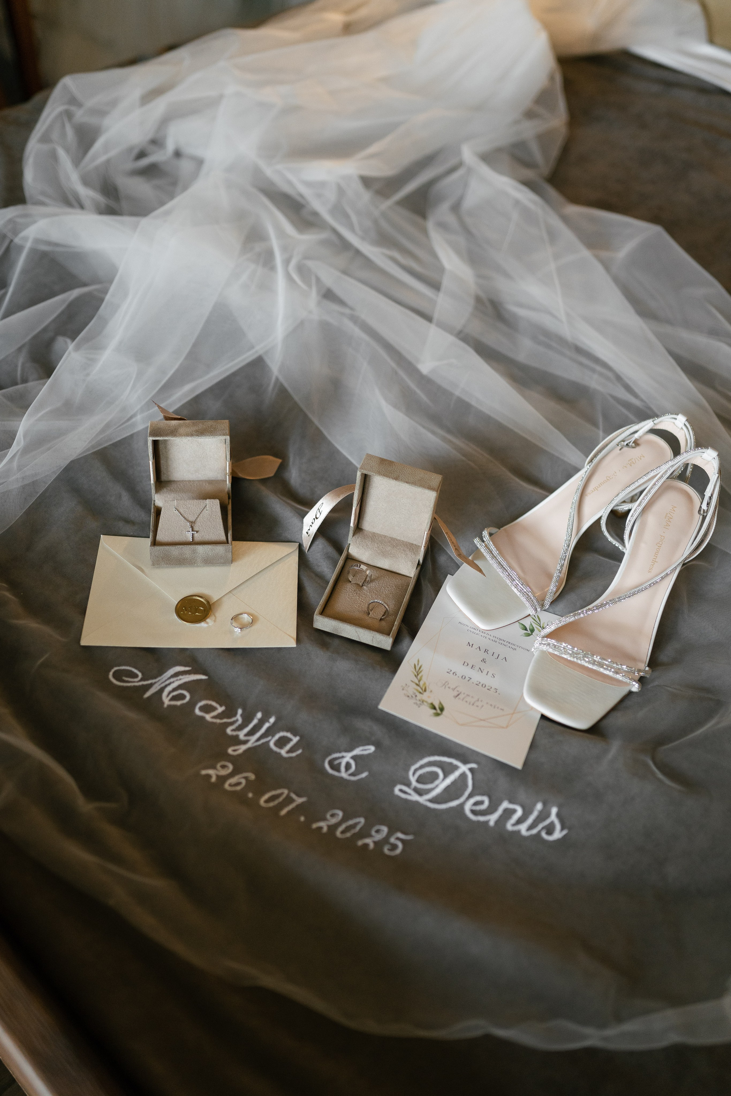 M&D|Between City Lights and Hidden Oasis. Black Sheep Produkcija| Wedding Photography and Wedding Films, based in Kragujevac, Europe / Fotograf i videograf, Kragujevac, Srbija