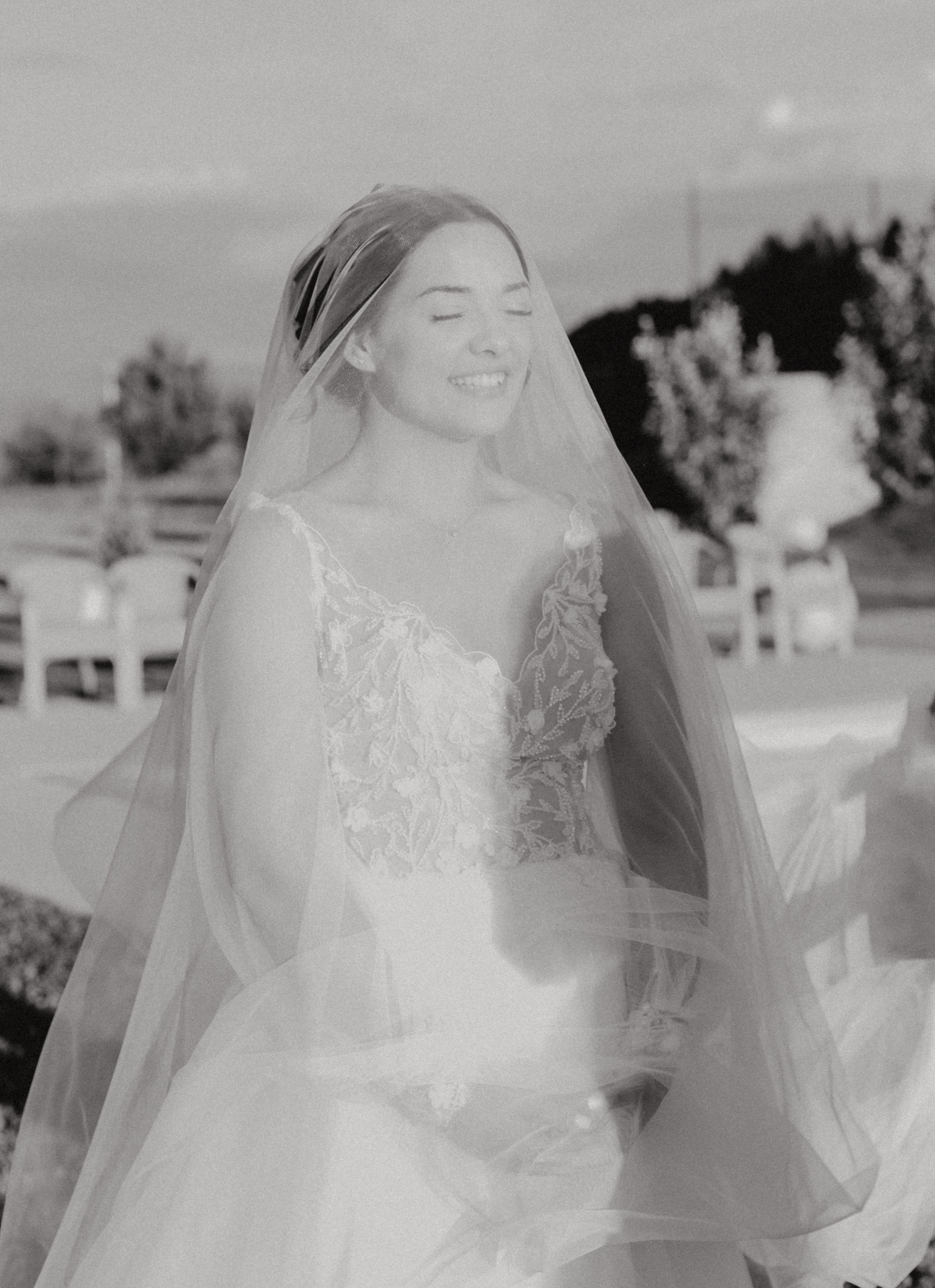 Moise & Delia. Wedding & couple photographer from Romania Rut Vetan