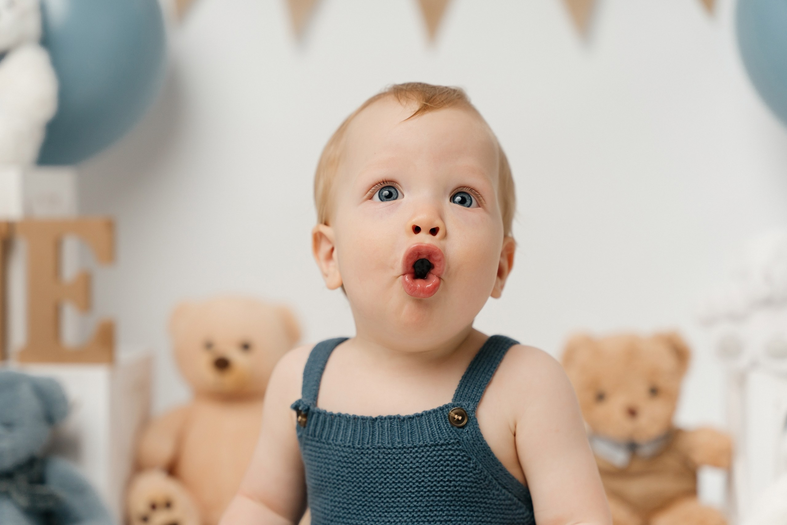 First birthday cake smash session. Newborn and family photographer. Hills District. Sydney
