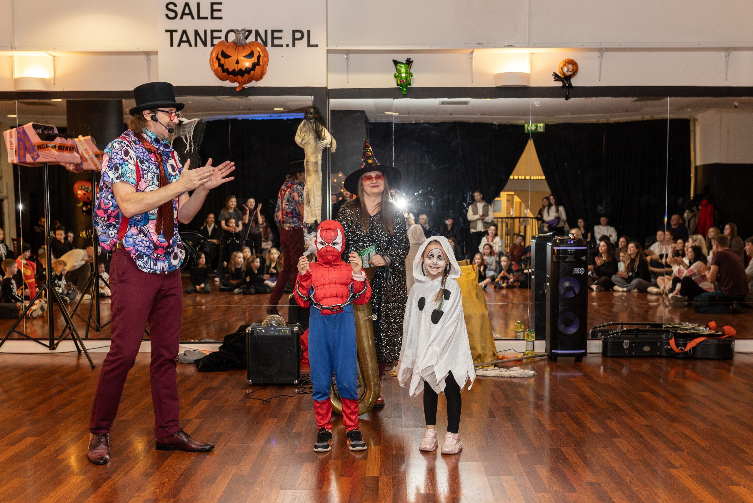 Leo dance studio Helloween 2025. Семейный и детский фотограф в Варшаве Мила Бобровская