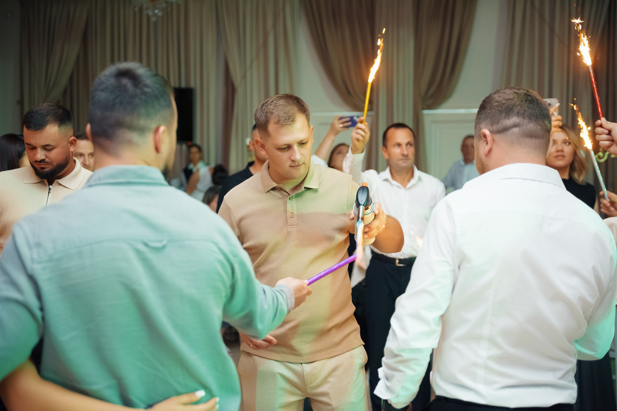 Съемка кресбин организация и проведение торжеств. Zauglom — креативная продакшн-компания полного цикла