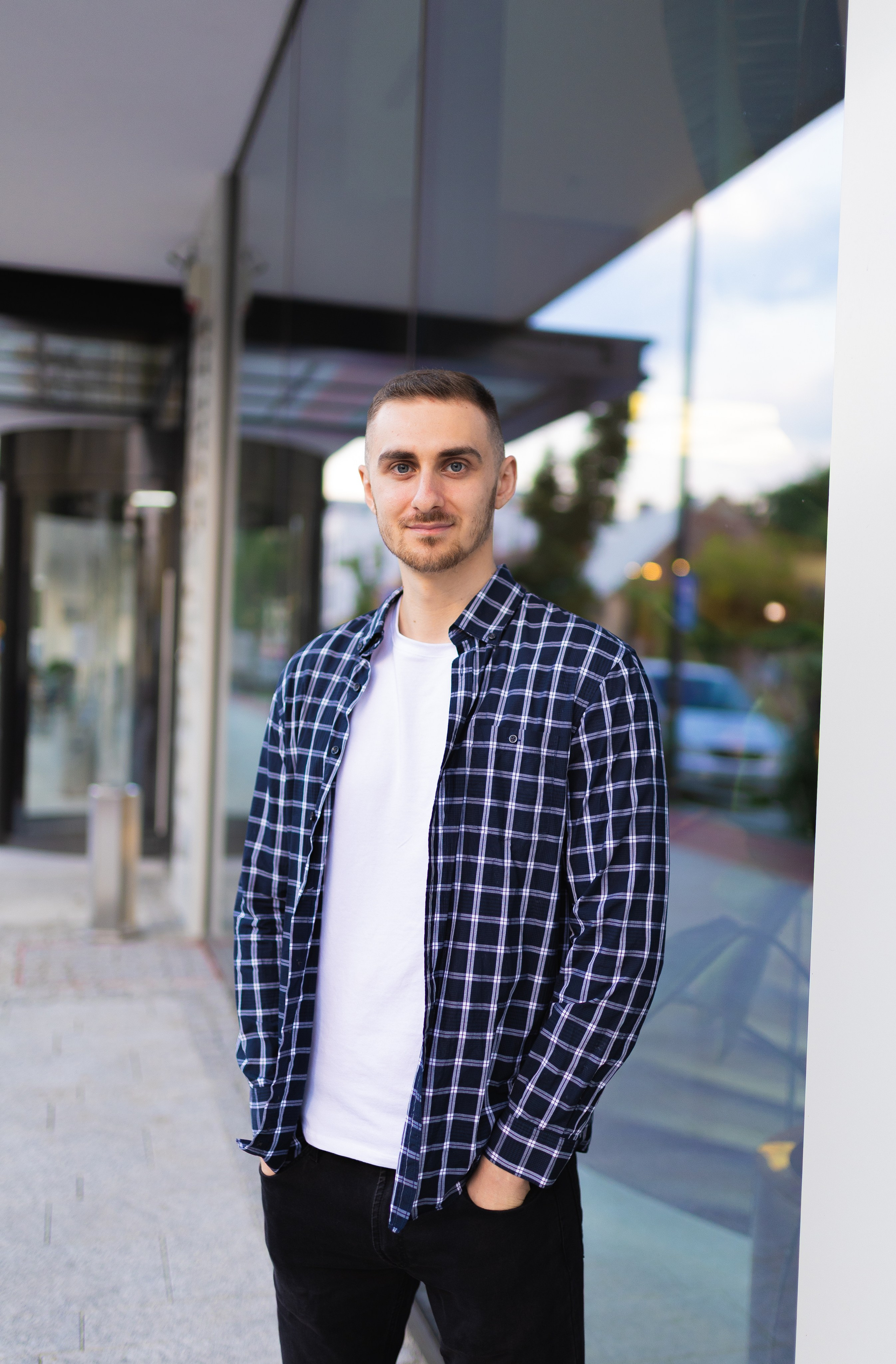 Dorin. Fotograf de portrete și evenimente din Cluj-Napoca. Ședințe foto individuale, nunți, botezuri și aniversări în Cluj și județul Cluj